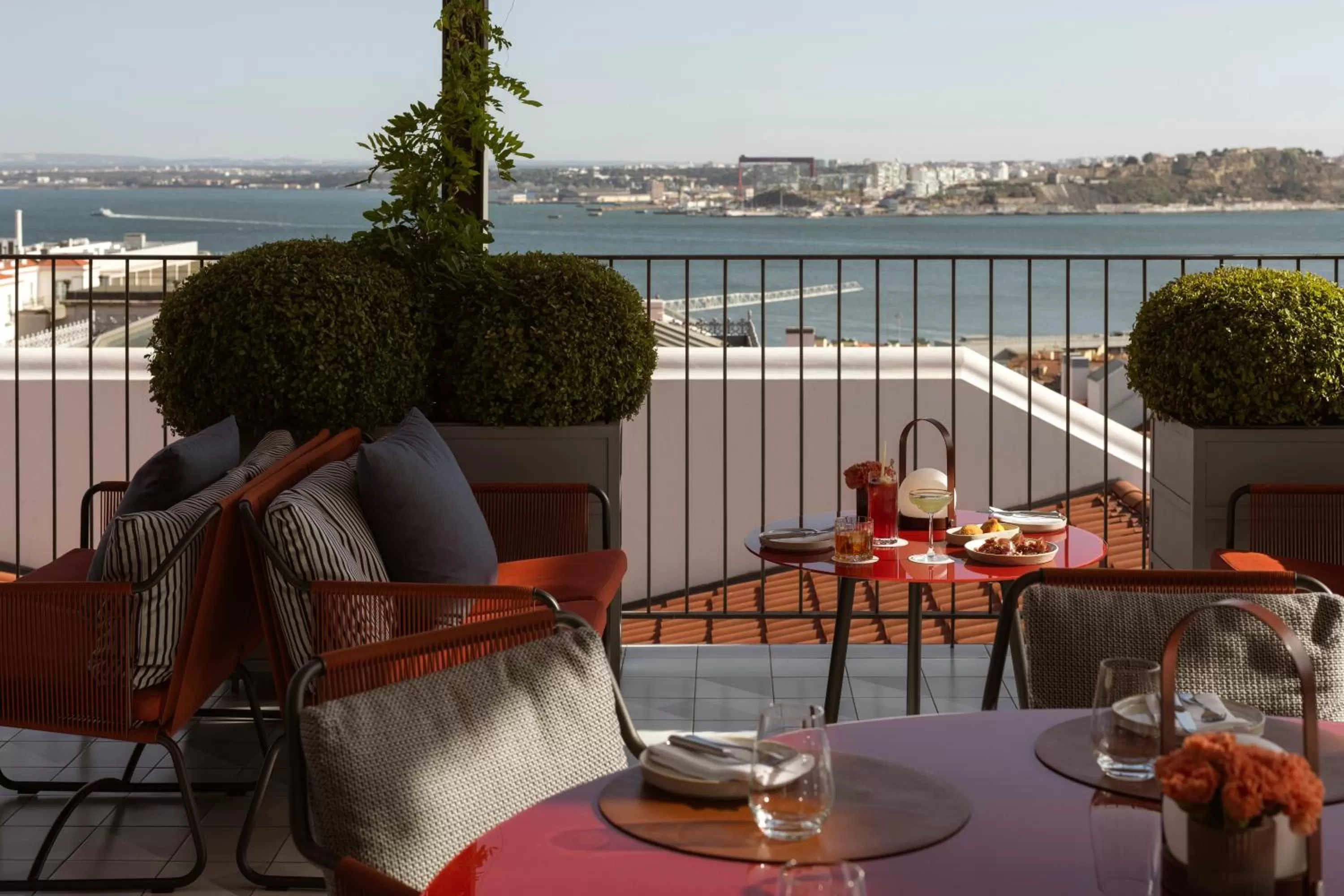 Restaurant/places to eat in Bairro Alto Hotel