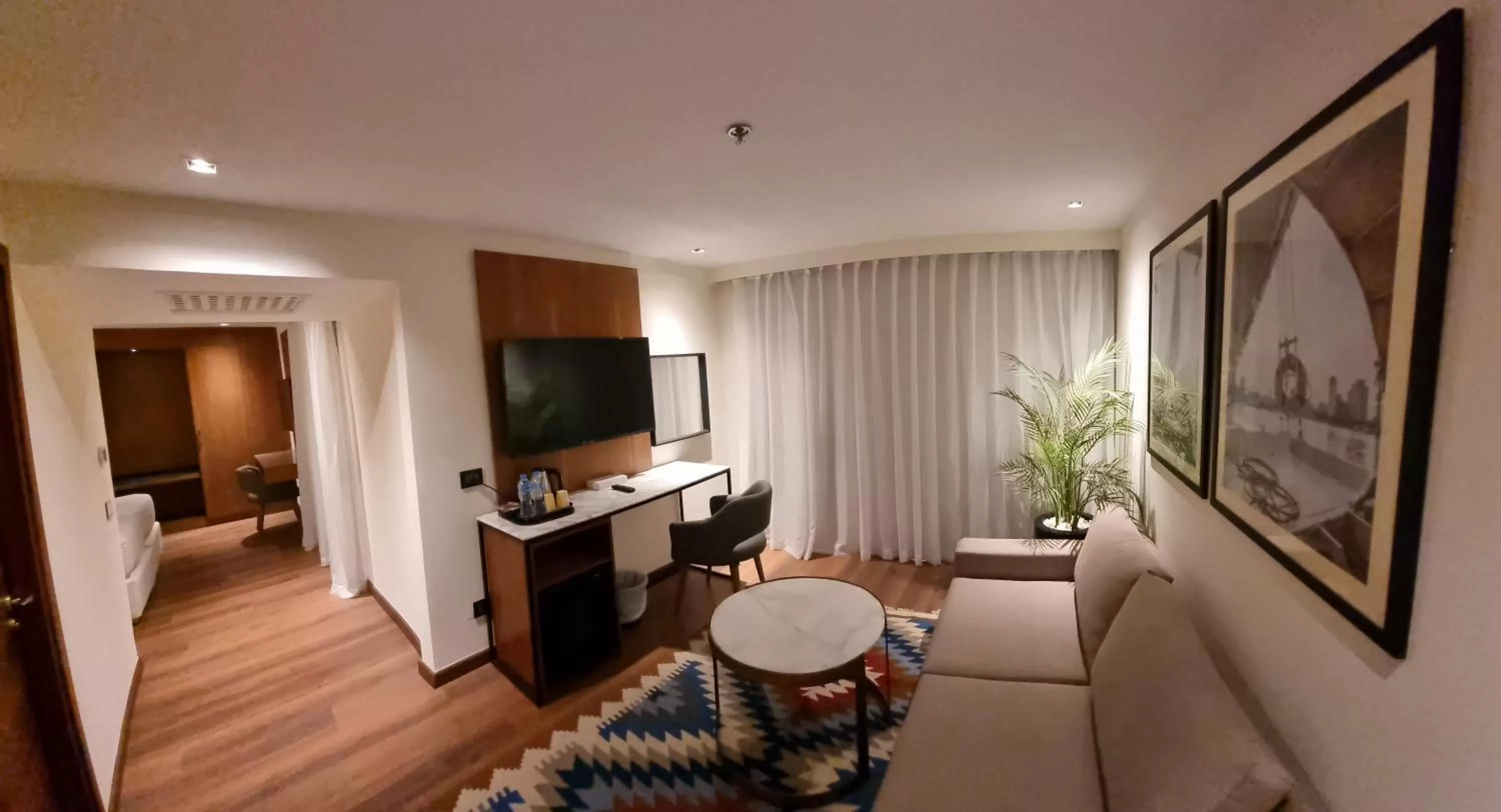 Photo of the whole room, Bed in The President Hotel Cairo