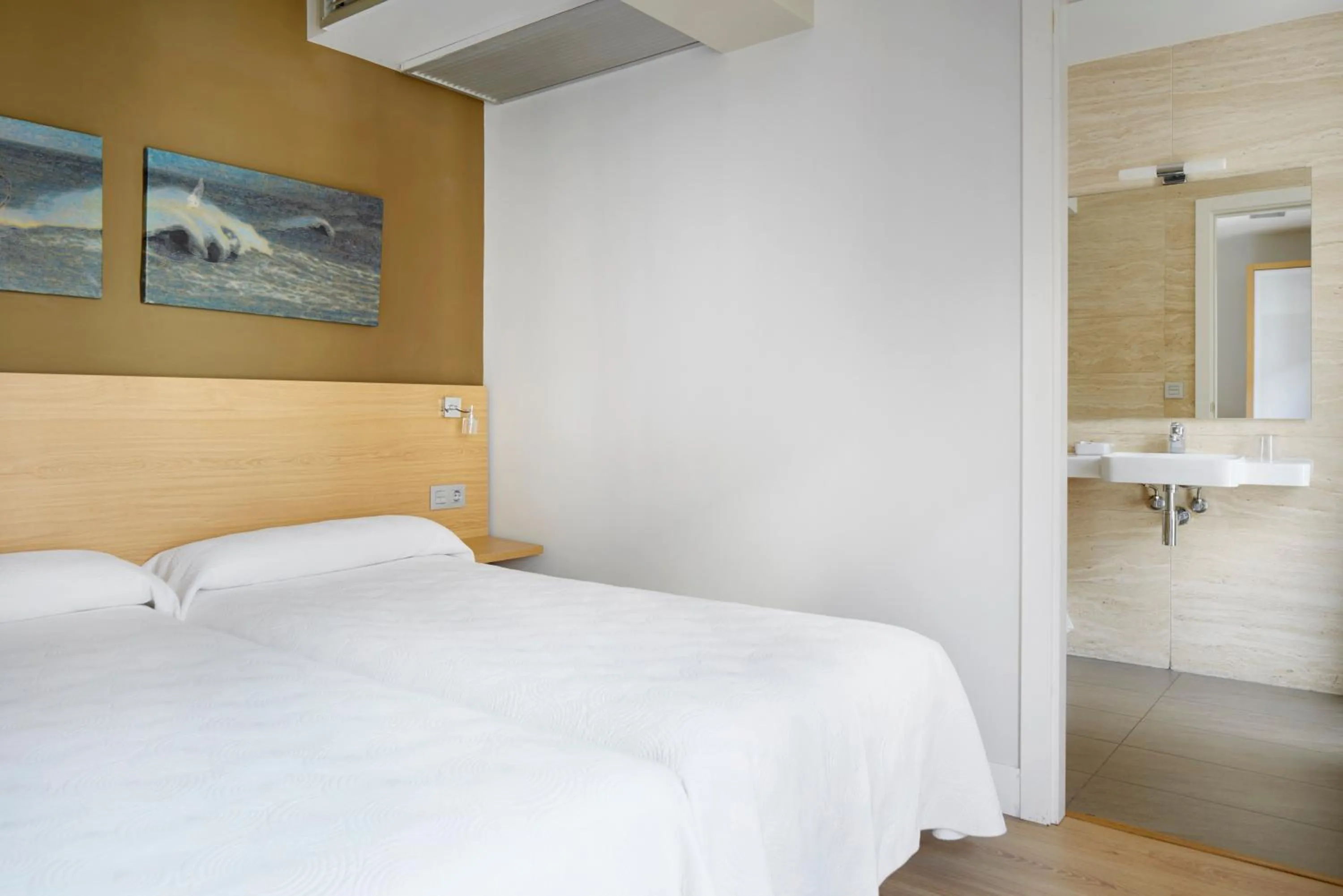 Photo of the whole room, Bed in Hotel Olatu