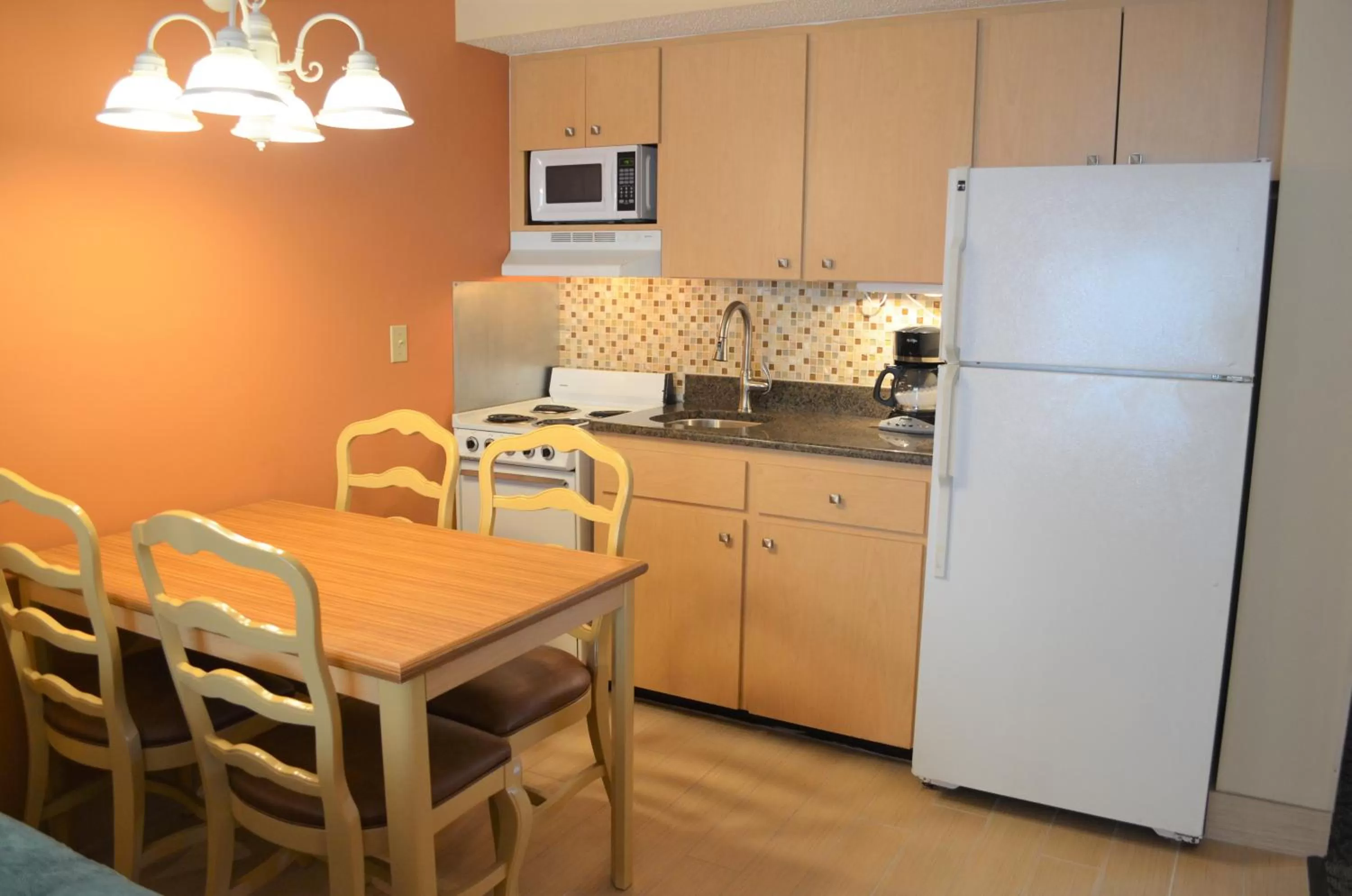 Kitchen or kitchenette in Sun Viking Lodge - Daytona Beach
