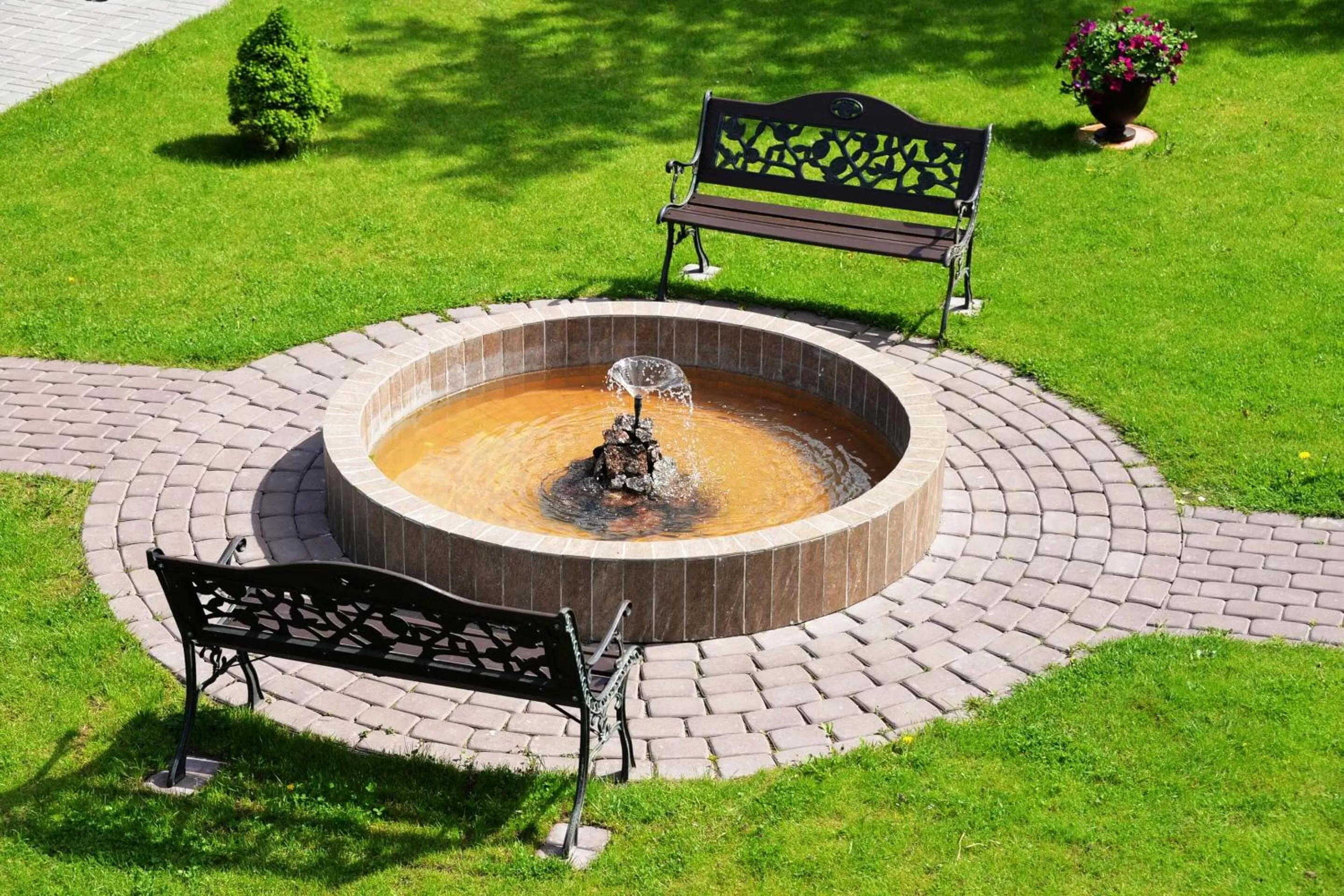 Decorative detail in "Trakaitis" nameliai