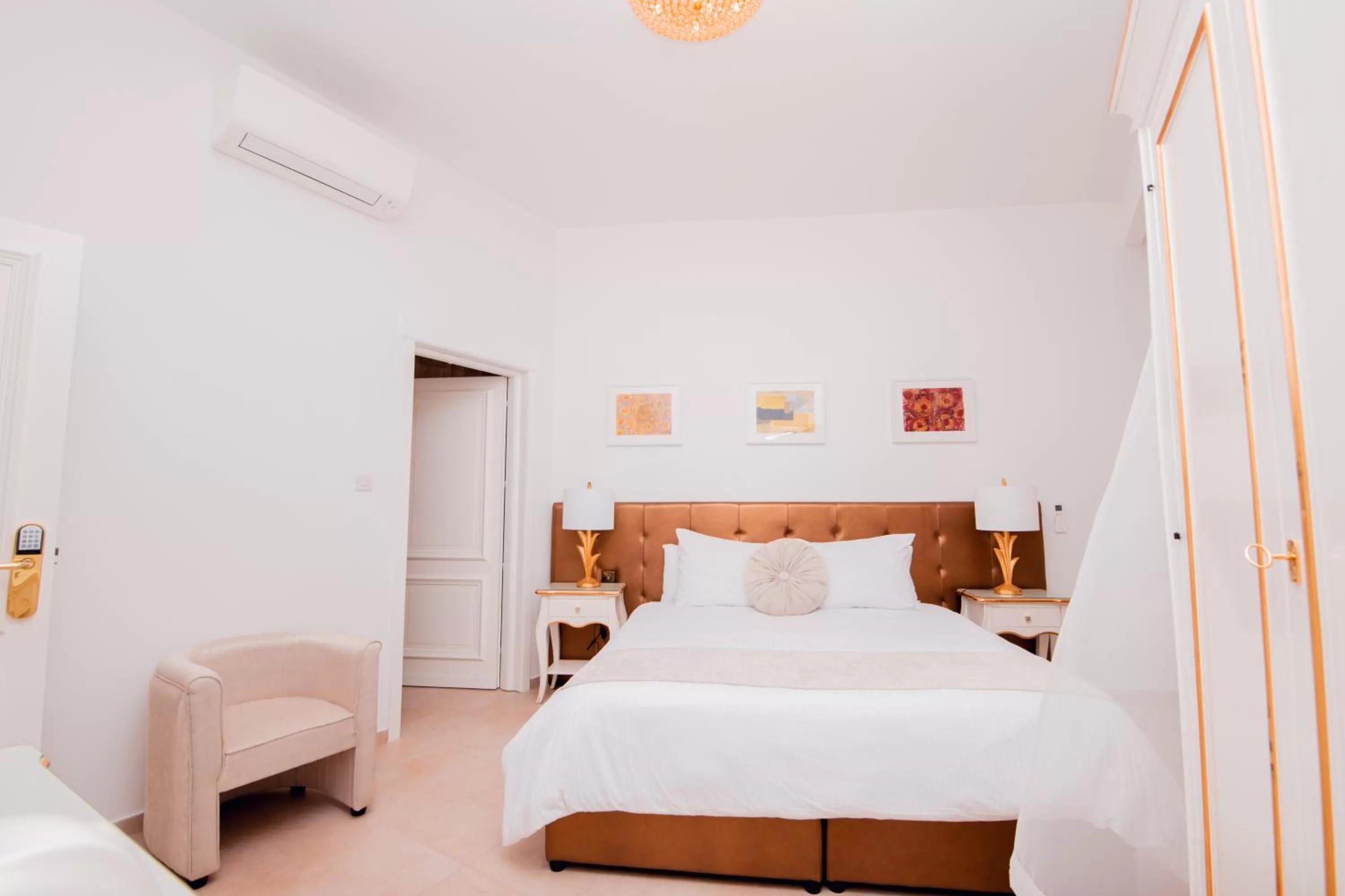 Bed in Giorgio Boutique Hotel