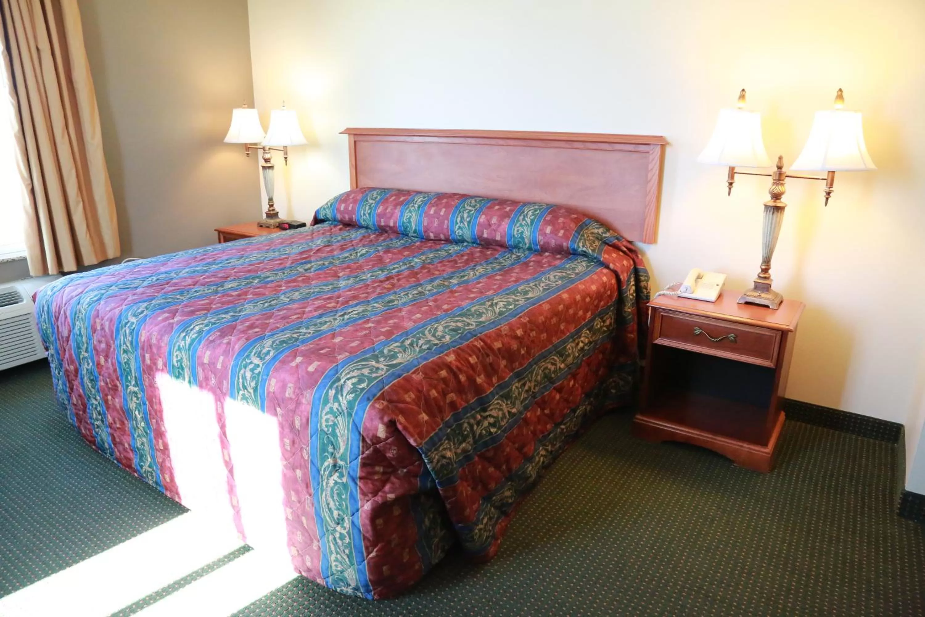 Bed in Horizon Inn & Suites