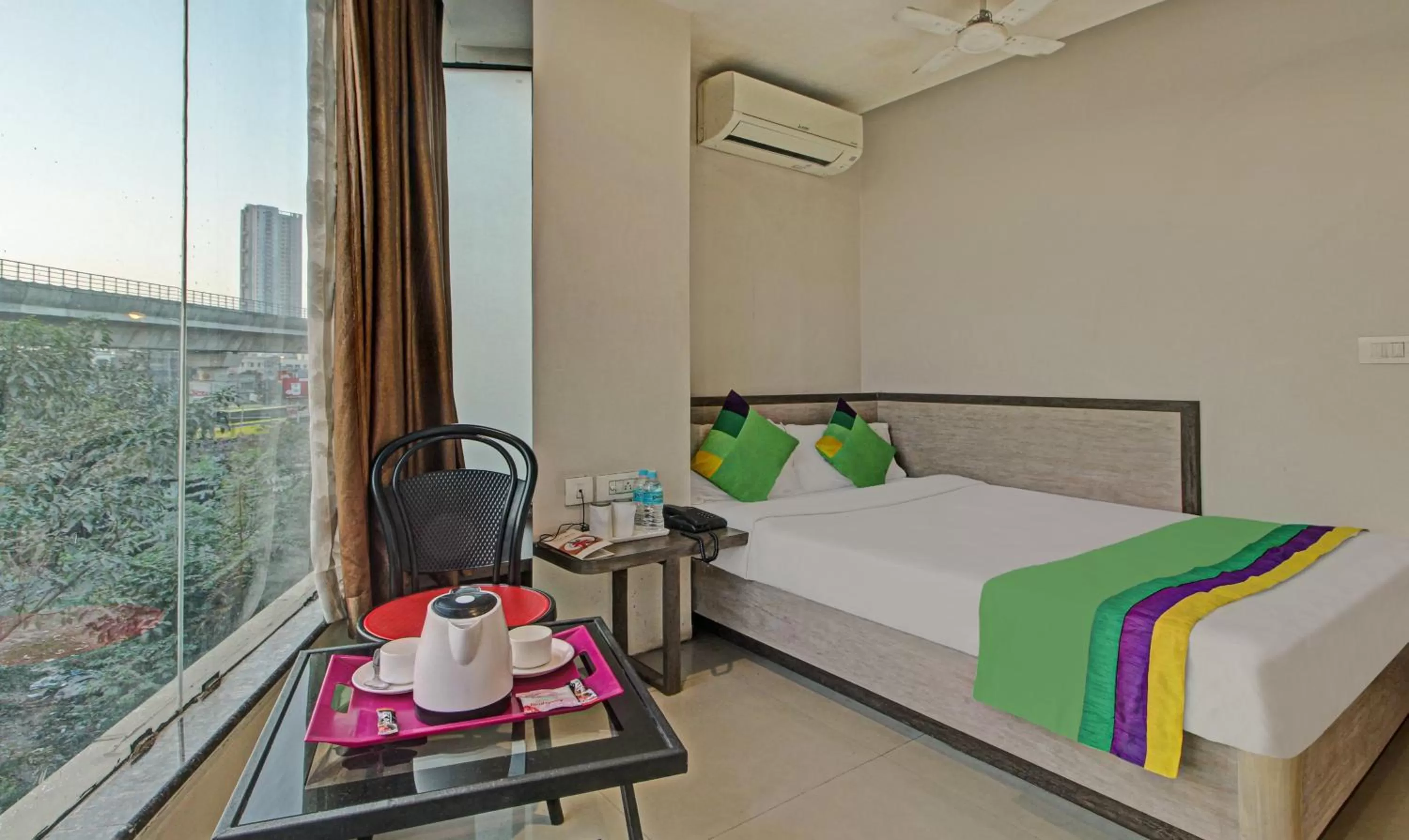 Bed in Treebo Trend Glassotel Ruby