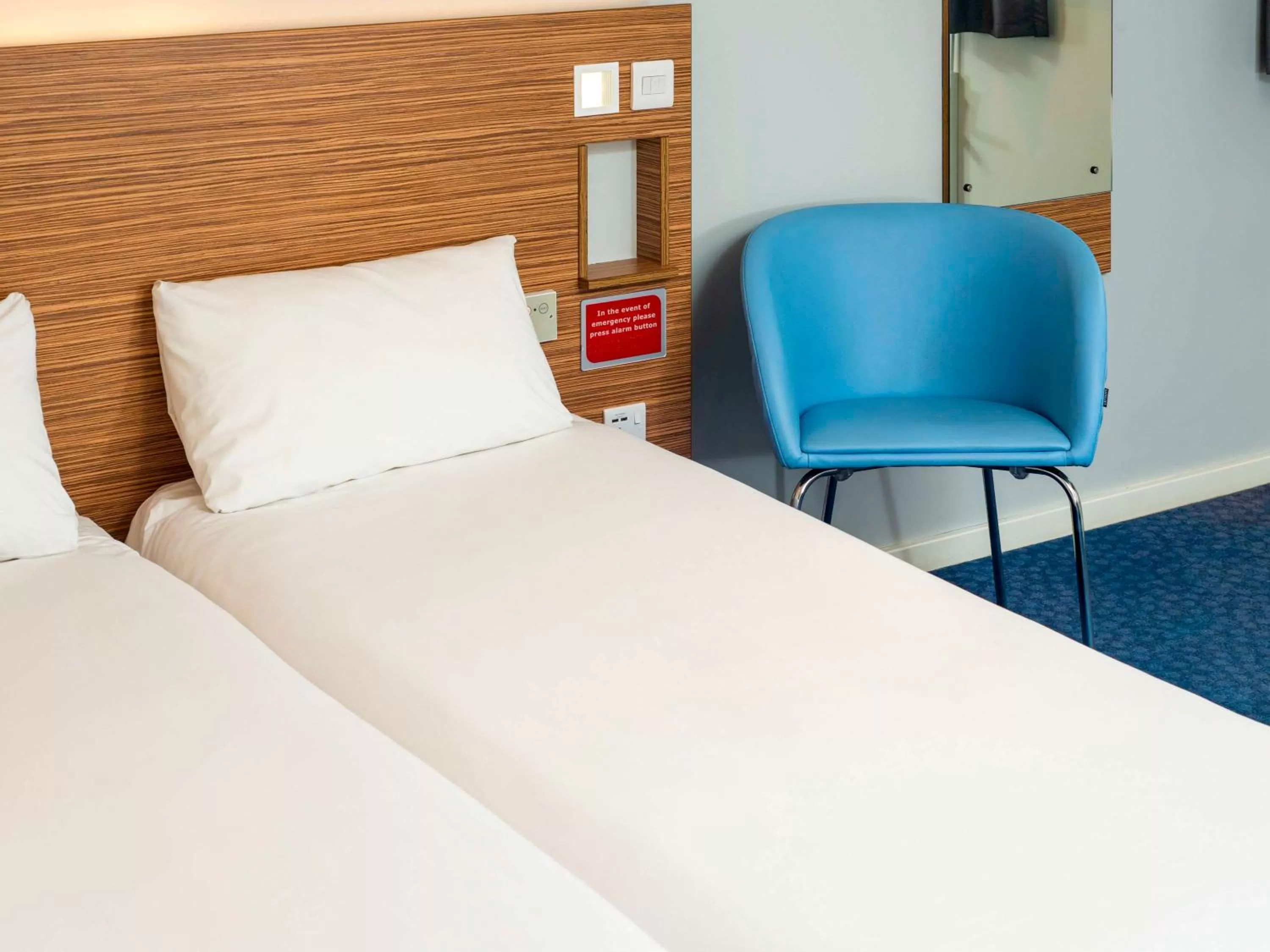 Bedroom, Bed in ibis budget London Bromley Town Centre