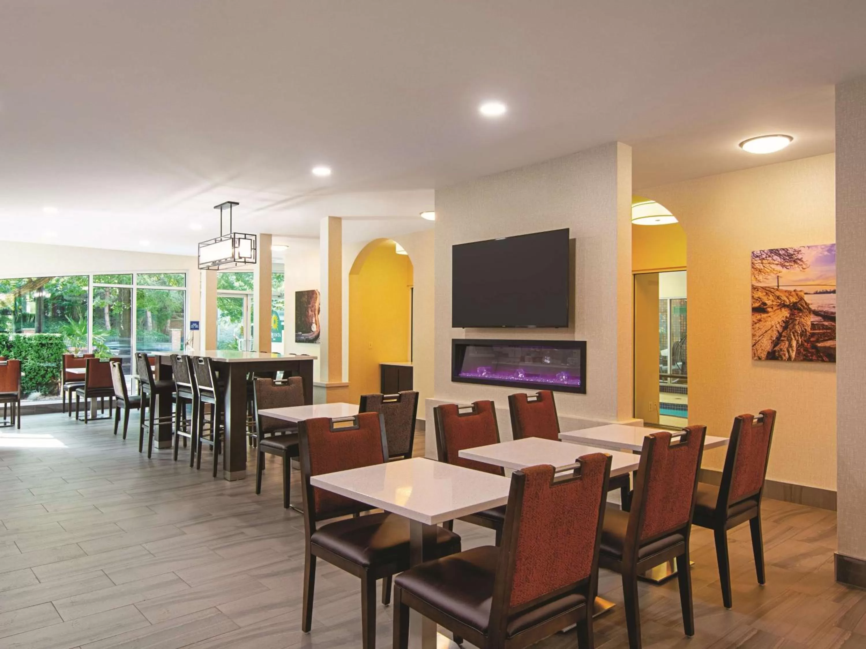 Restaurant/places to eat in La Quinta Inn by Wyndham Vancouver Airport