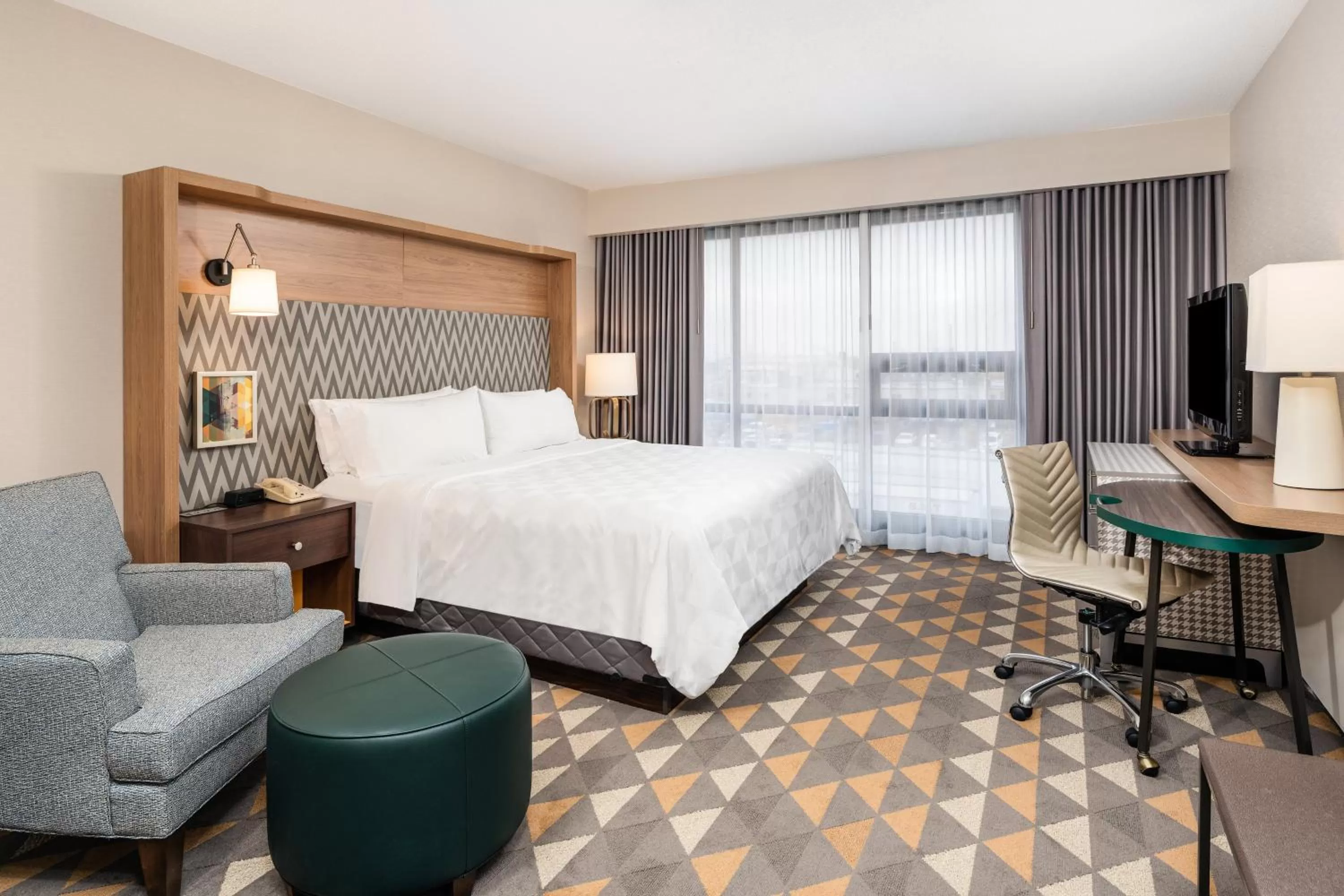 Photo of the whole room, Bed in Holiday Inn Toronto Airport East by IHG