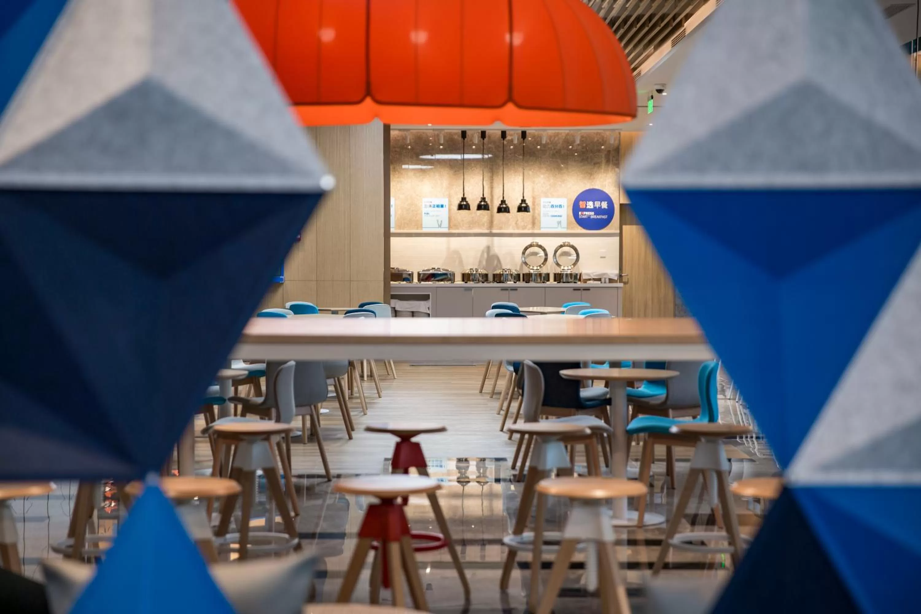 Restaurant/places to eat in Holiday Inn Express Shanghai Kangqiao by IHG