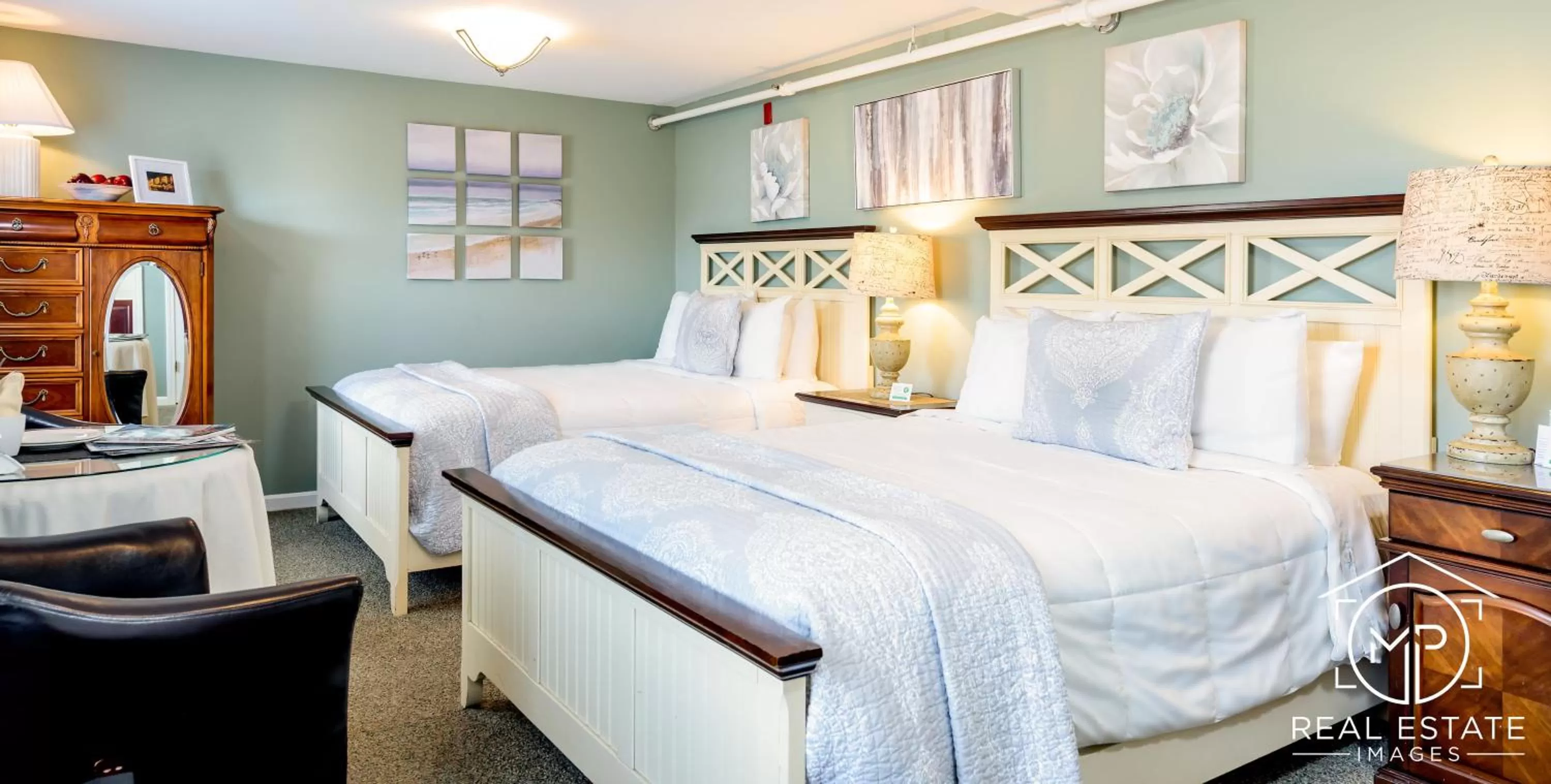 Bed in Bouchard Restaurant & Inn