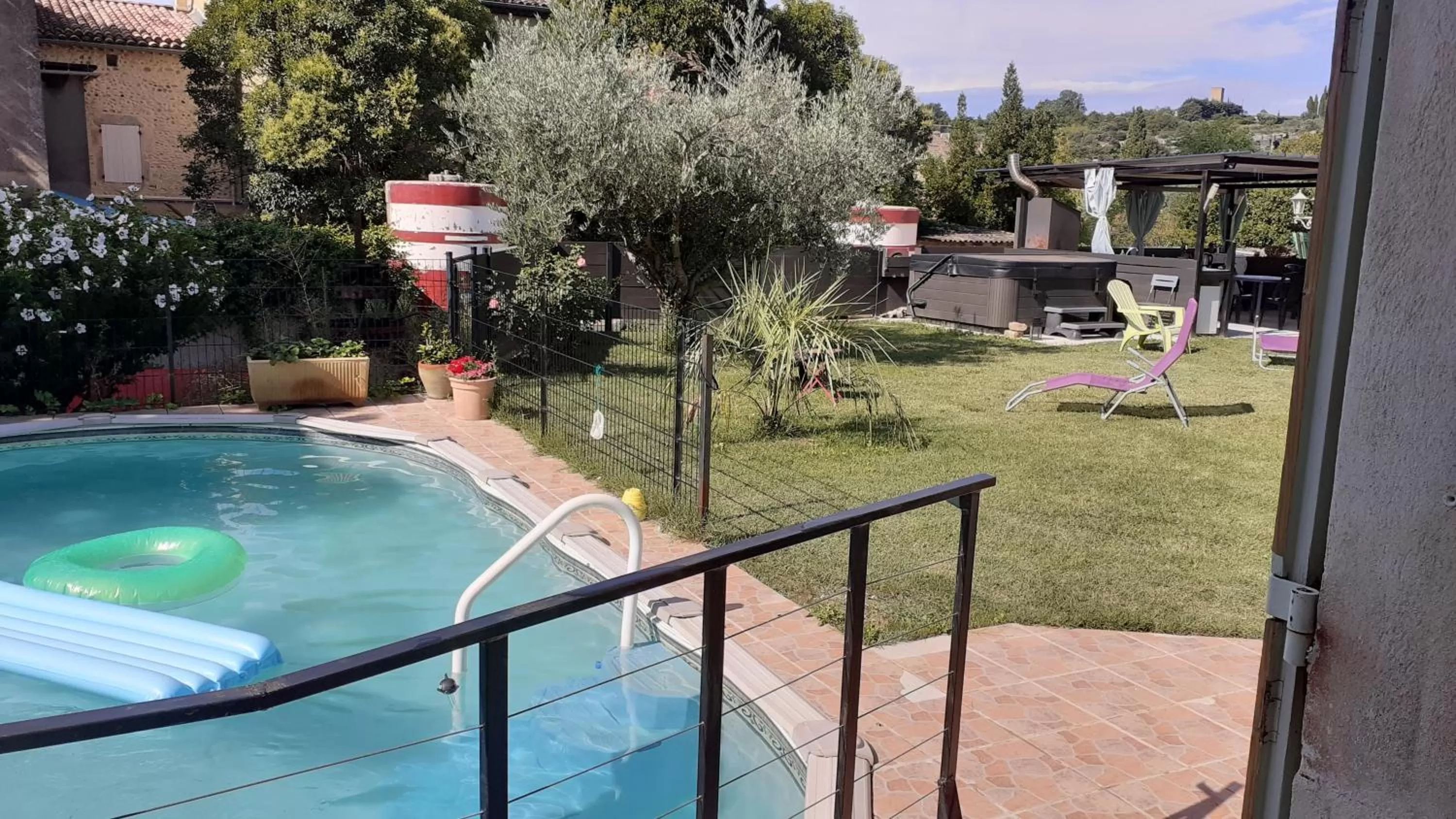 Swimming pool, Pool View in A l'Ombre des Amandiers Chambres d'hôtes