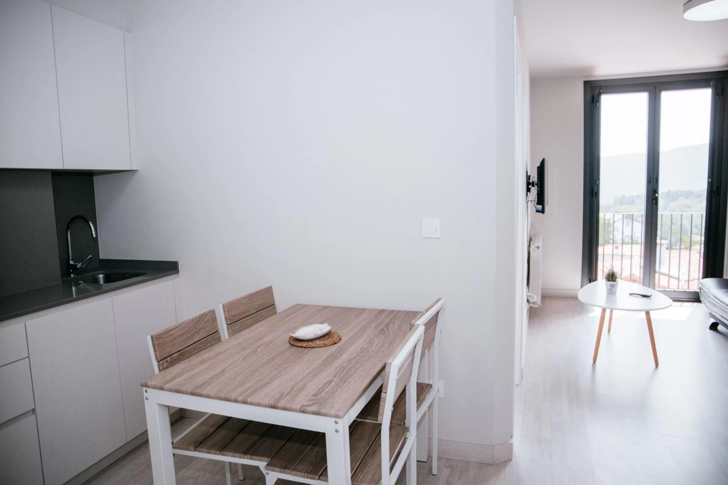 Kitchen or kitchenette in O balcón da ribeira