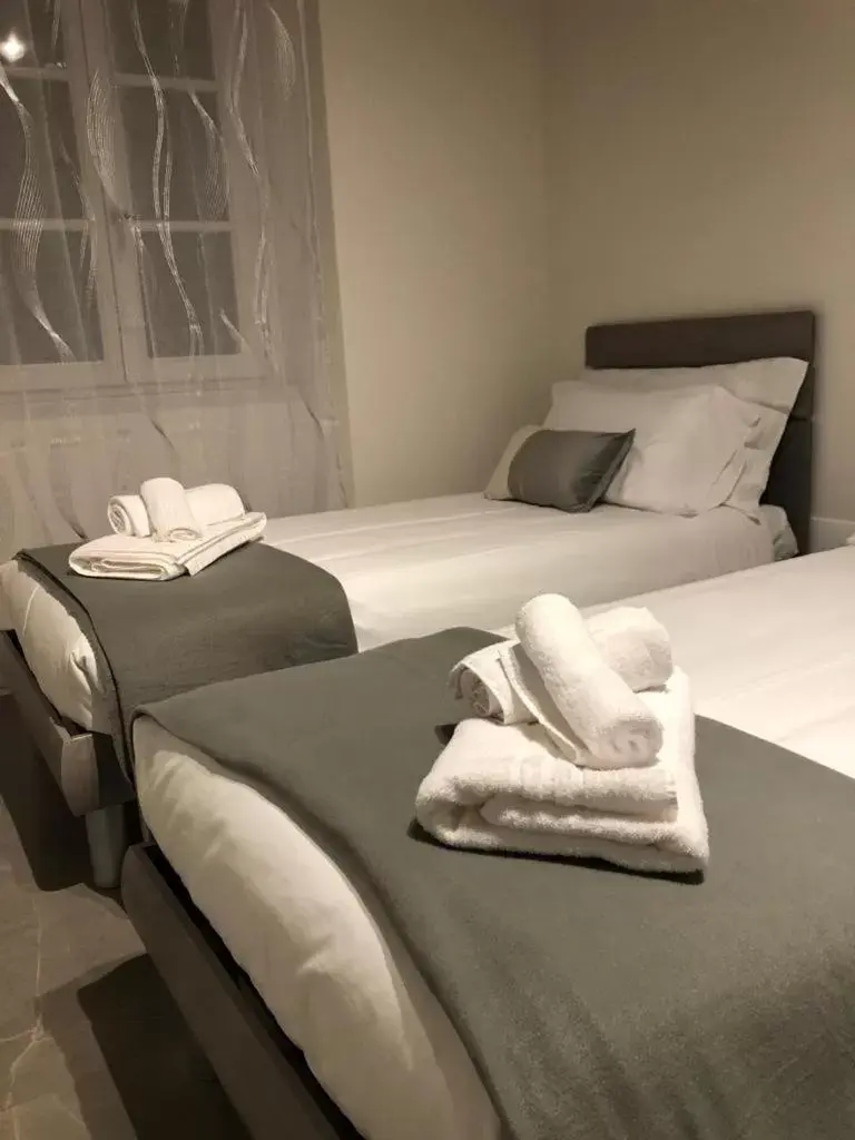 Twin Room with Private Bathroom in Casa Carducci 33 Twin Room with Private Bathroom in Casa Carducci 33