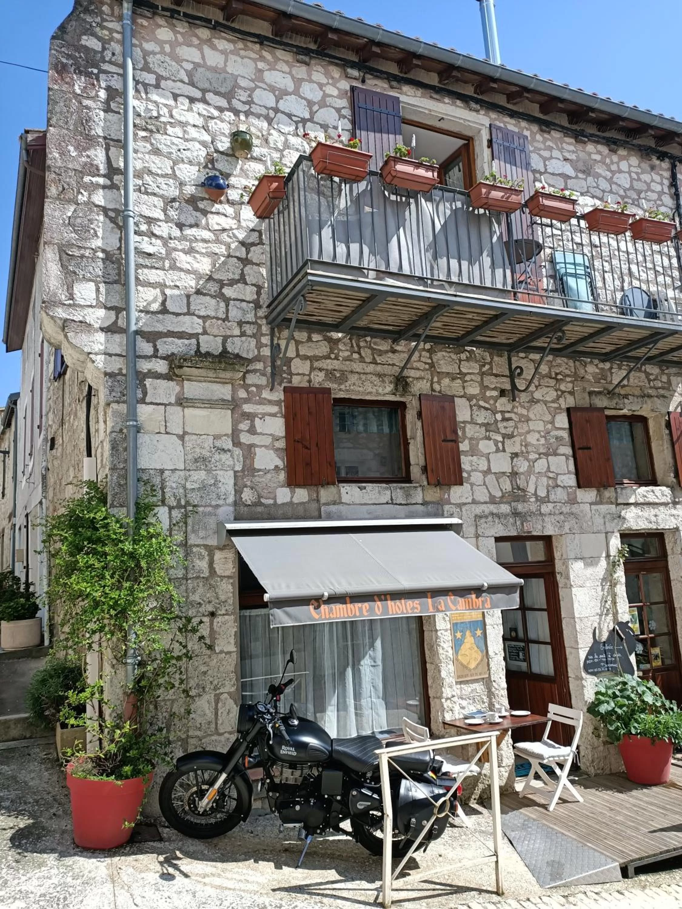 Property building in Gîte Studio "La Cambra dé Monflanquin" Studio Cottage