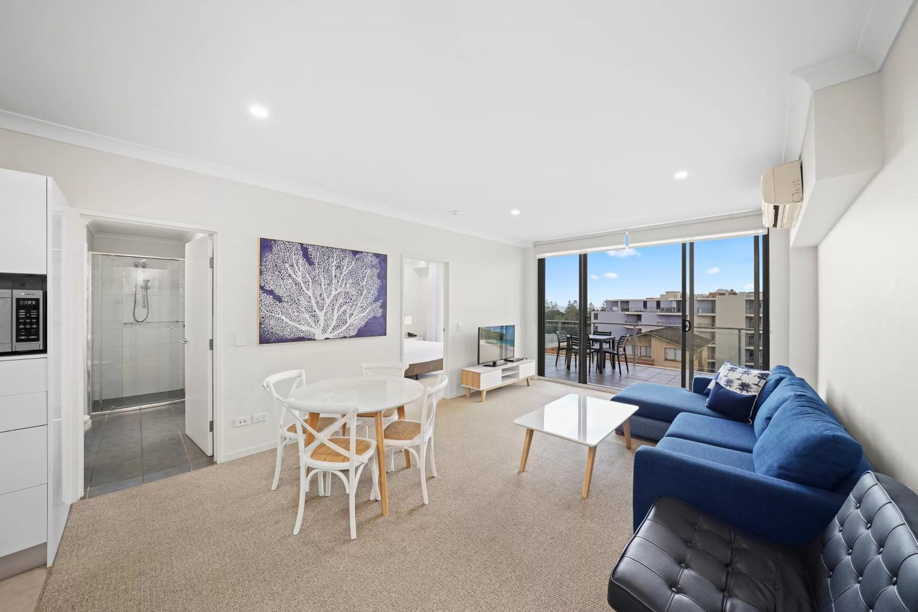 TV and multimedia in Macquarie Waters Boutique Apartment Hotel