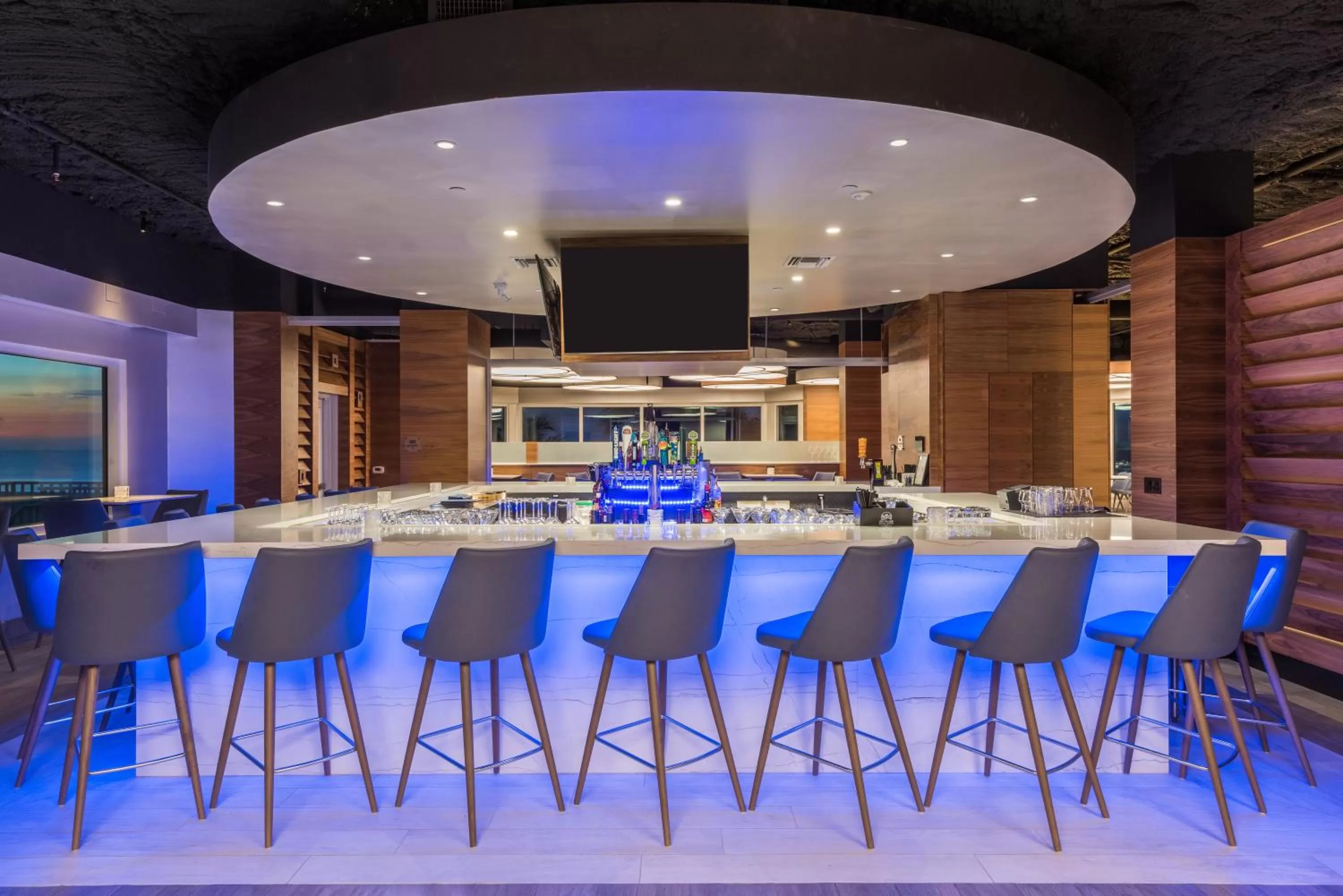 Lounge or bar in Diamond Head Beach Resort