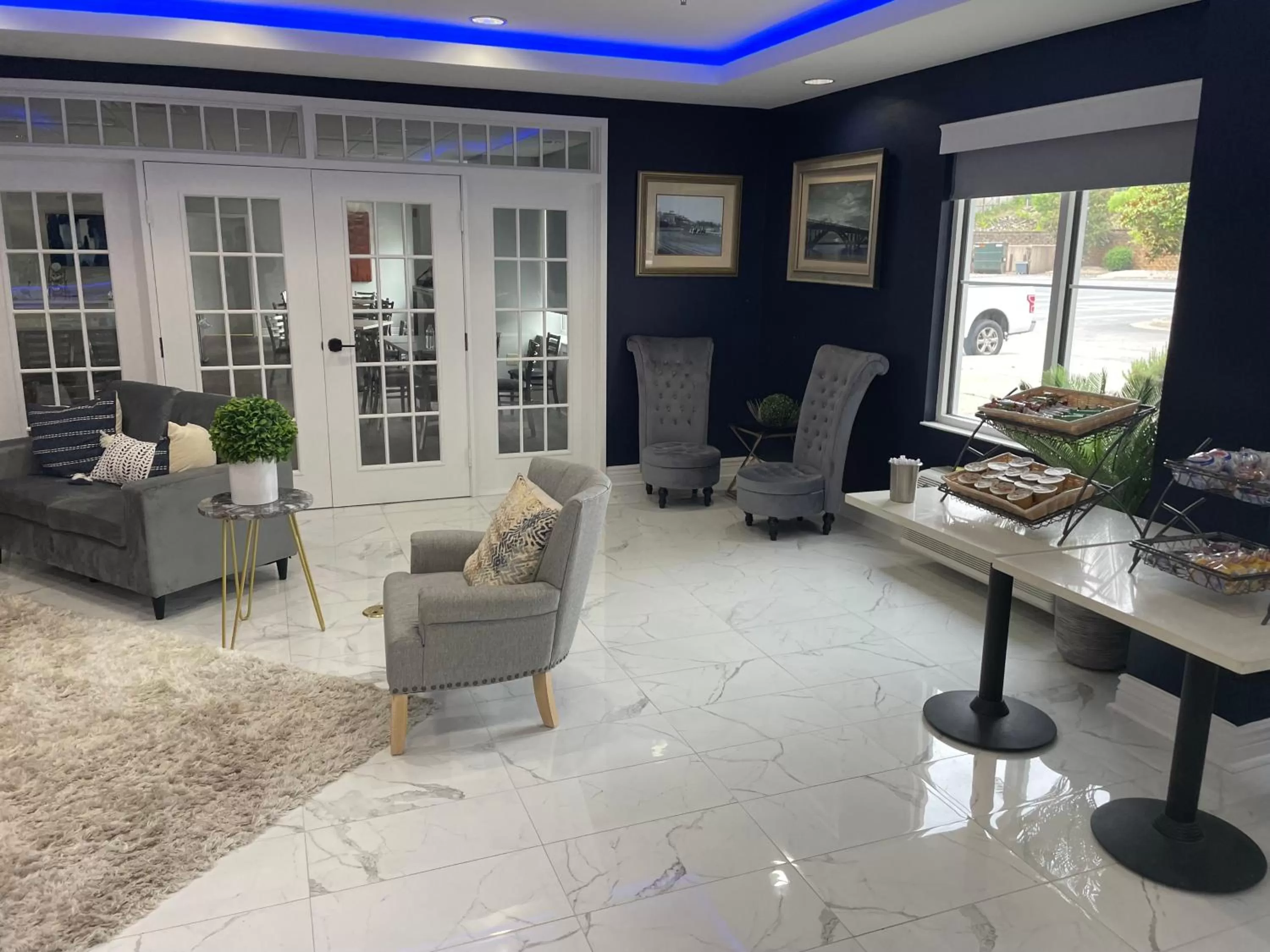 Seating area in Baymont on the lake by Wyndham Hot Springs