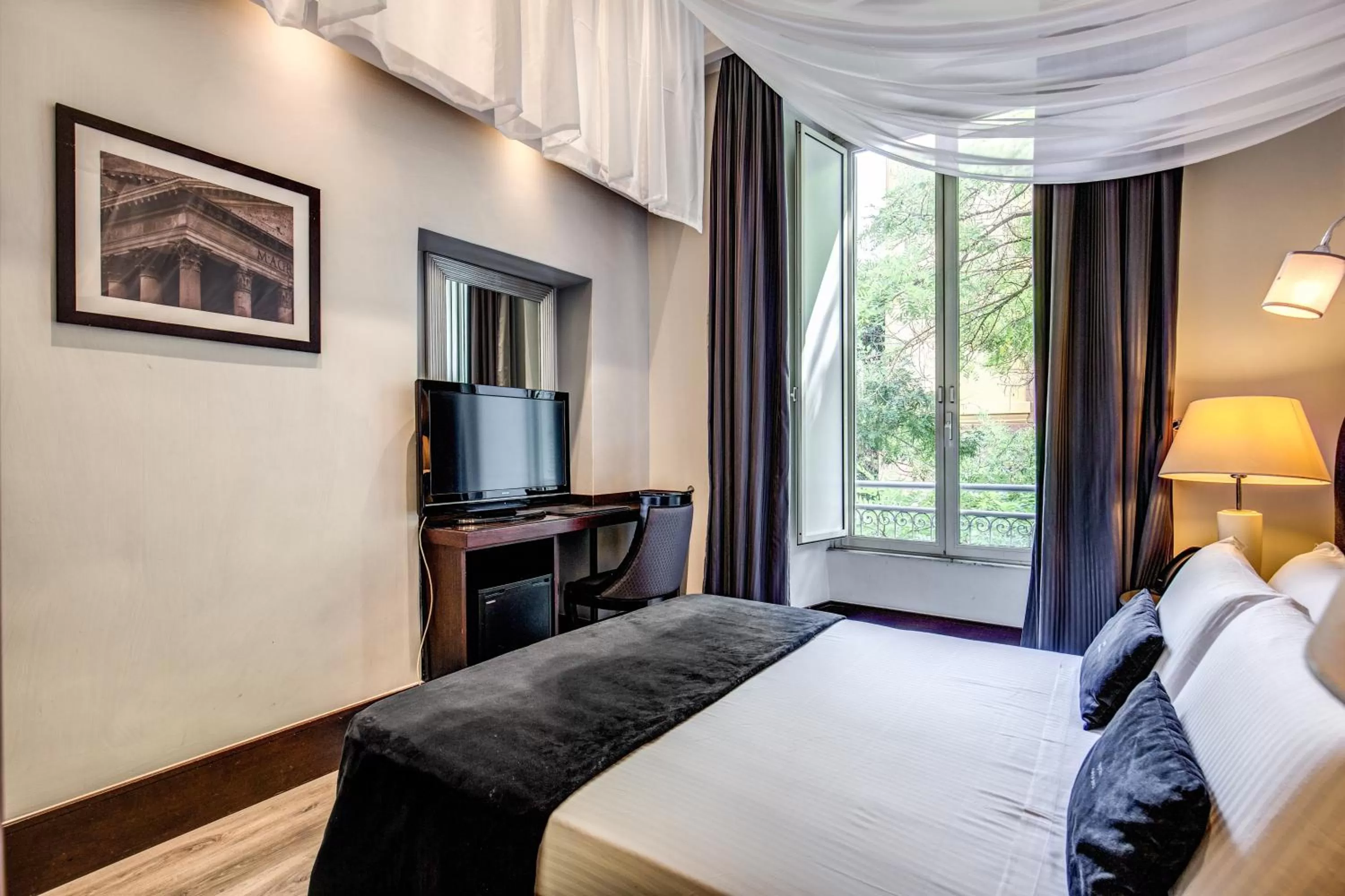 Photo of the whole room, Bed in Hotel Giuggioli