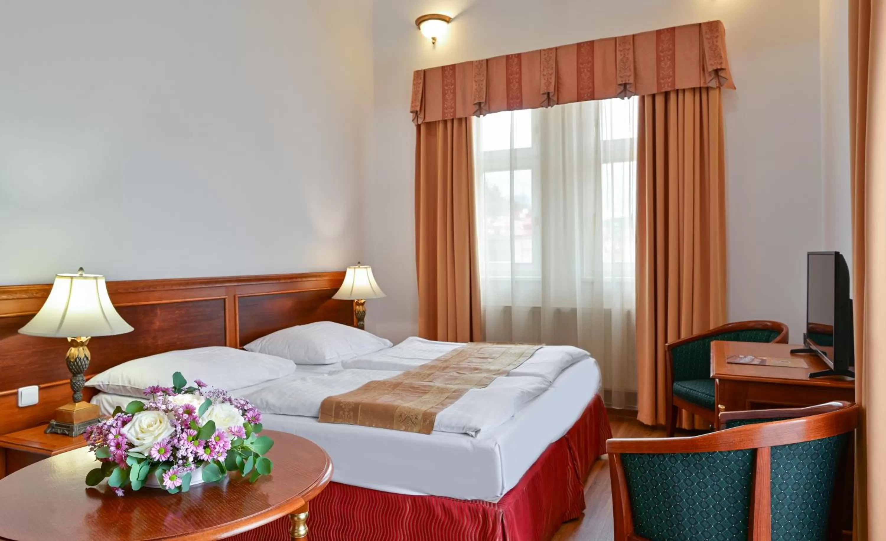 Photo of the whole room, Bed in Hotel Continental