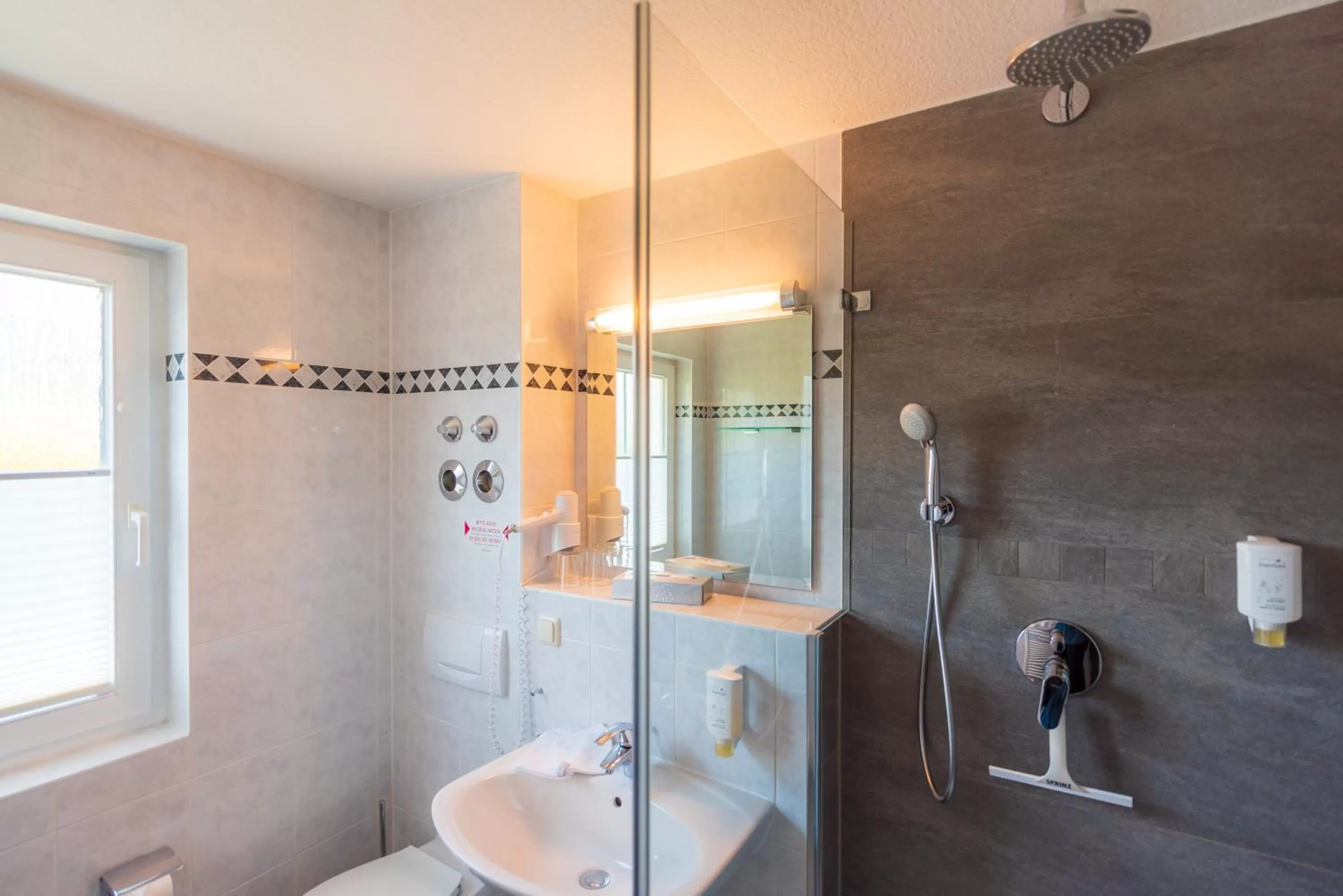 Shower, Bathroom in Hotel Garni Getreuer Eckart