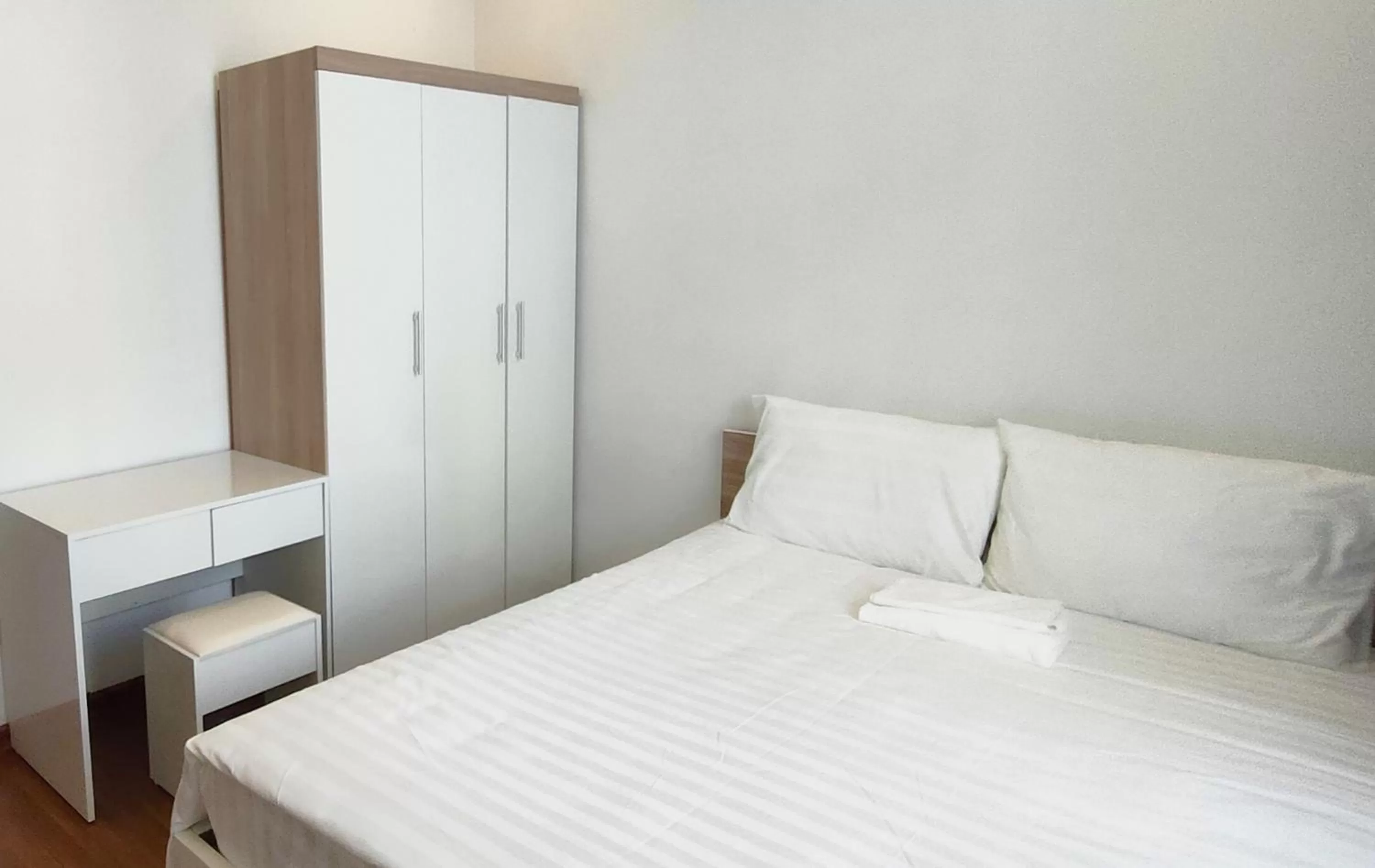 Bed in Era Apartment Đông Các