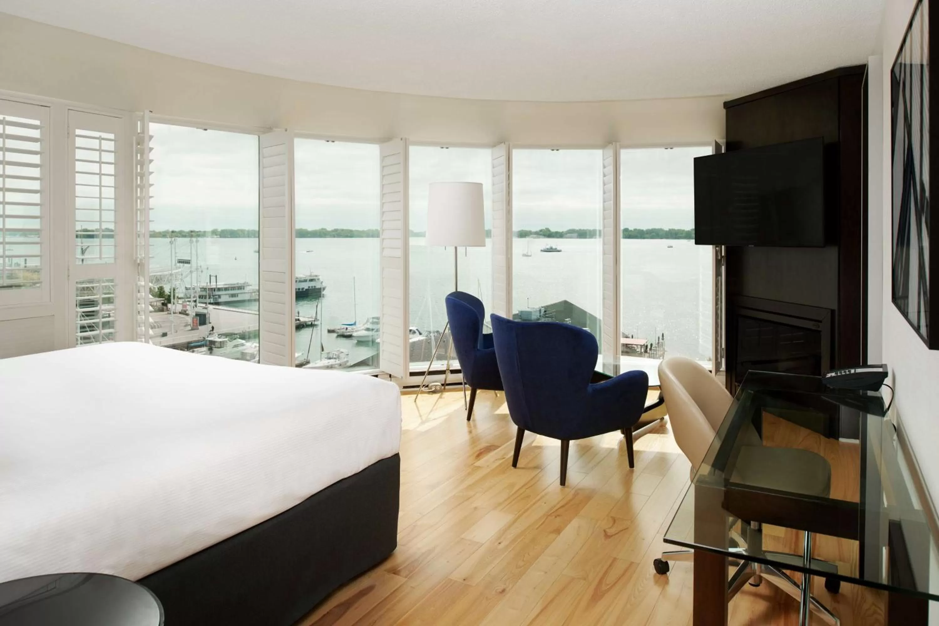 Studio King Suite in Radisson Blu Downtown Toronto