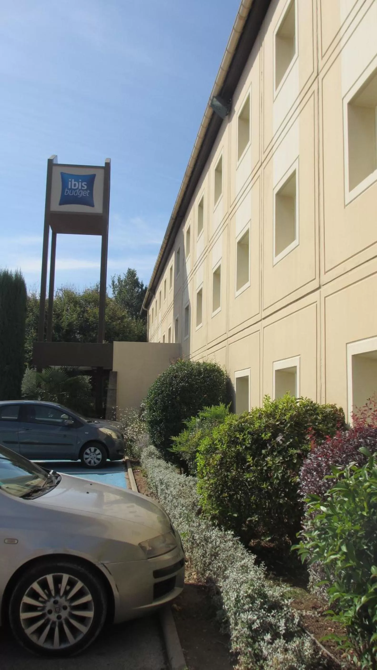 Facade/entrance, Property Building in IBIS Budget Aix en Provence Est Le Canet