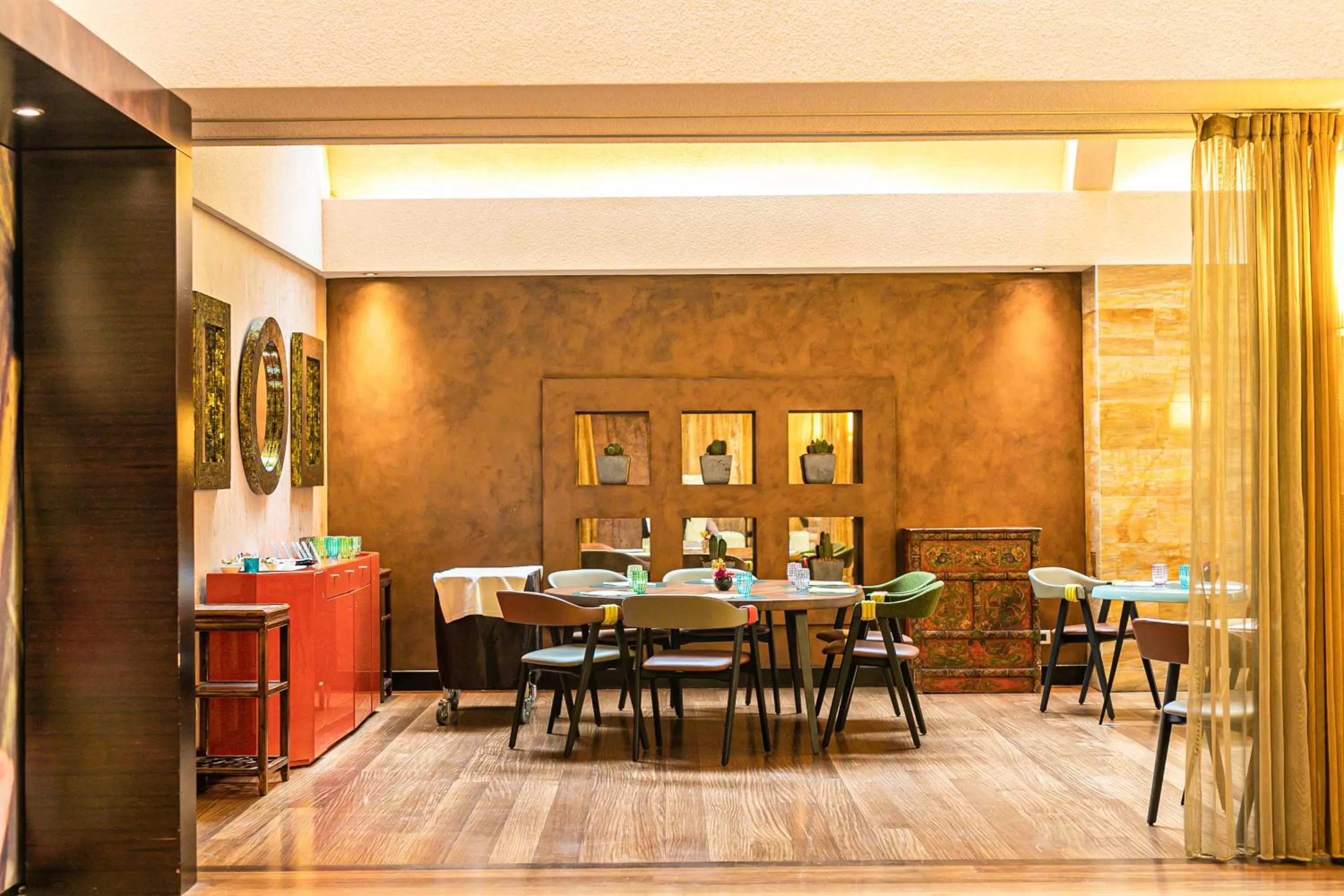 Restaurant/places to eat in Enterprise Hotel Design & Boutique