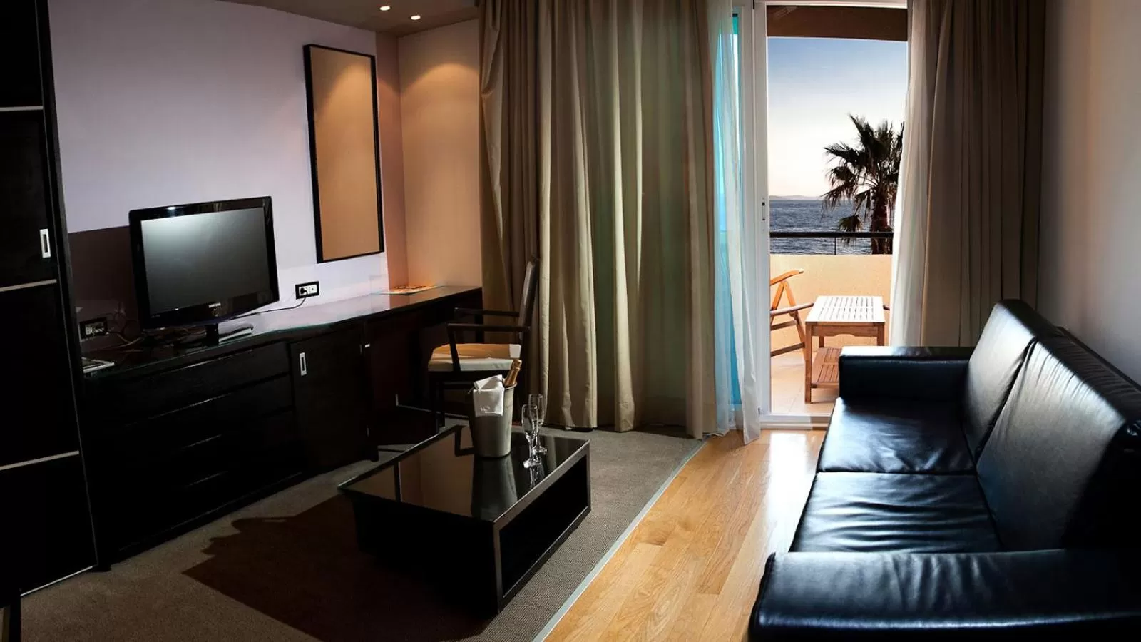 TV and multimedia in Hotel San Antonio