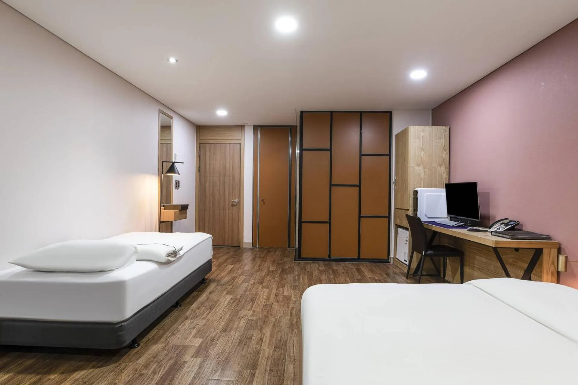 Bed in Central Plaza Hotel