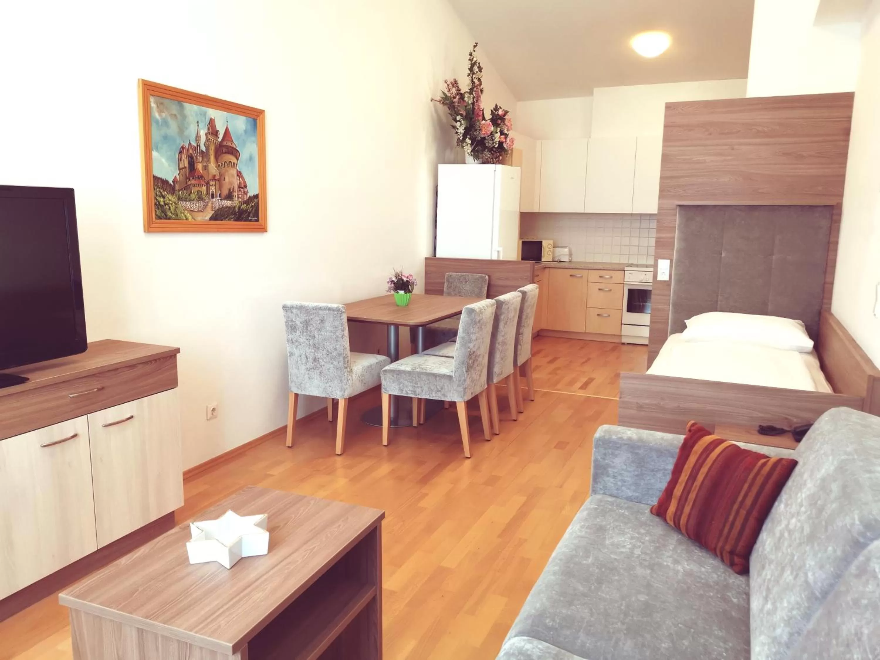 Living room, Bed in Hotel Haydn