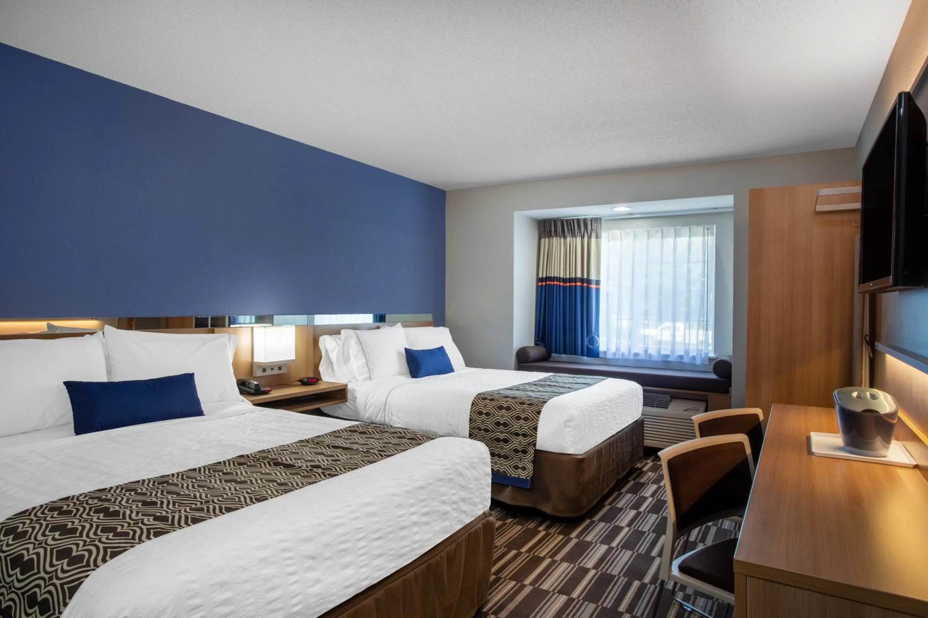 Photo of the whole room, Bed in Microtel Inn & Suites by Wyndham Burlington