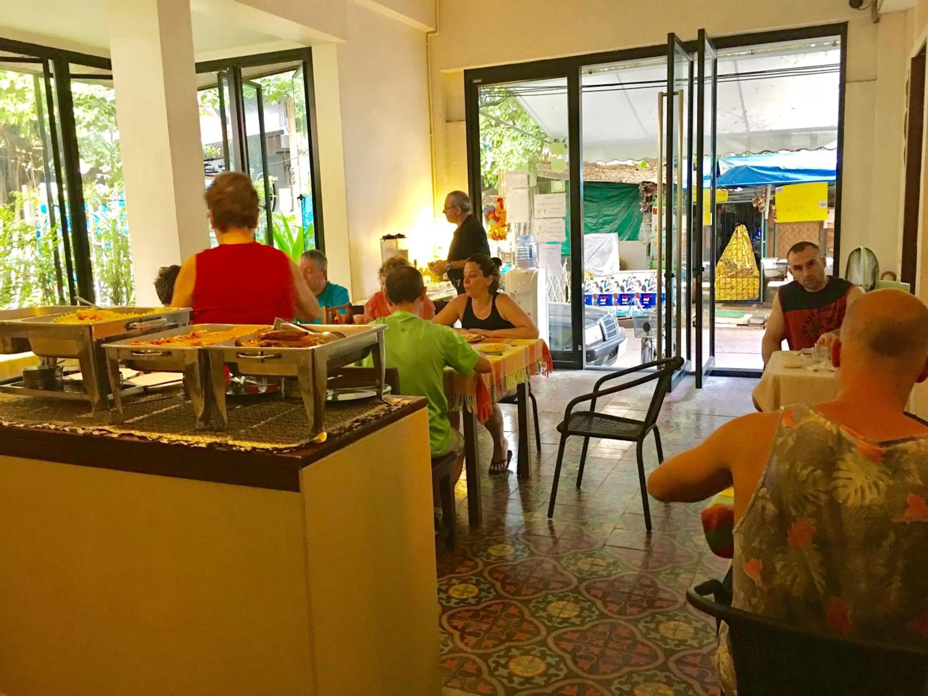 Restaurant/places to eat in Sabye Bangkok