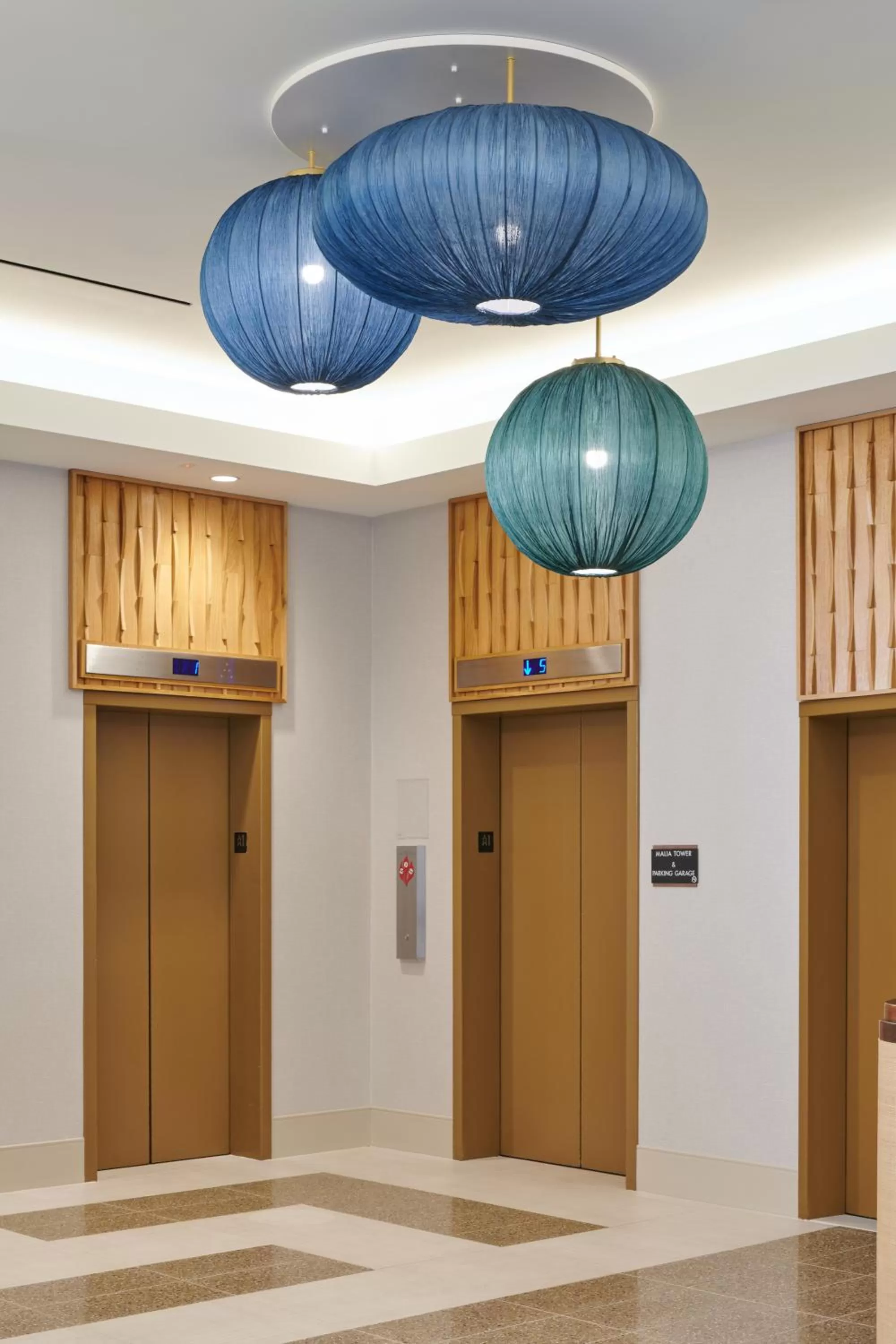 elevator in Waikiki Malia