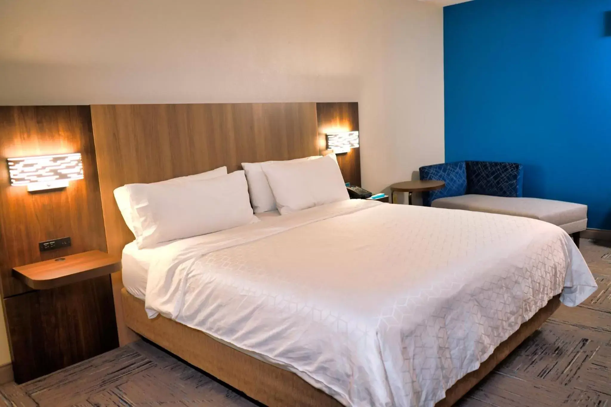 Standard King Room in Holiday Inn Express Hotel & Suites Tampa-Oldsmar by IHG Standard King Room in Holiday Inn Express Hotel & Suites Tampa-Oldsmar by IHG