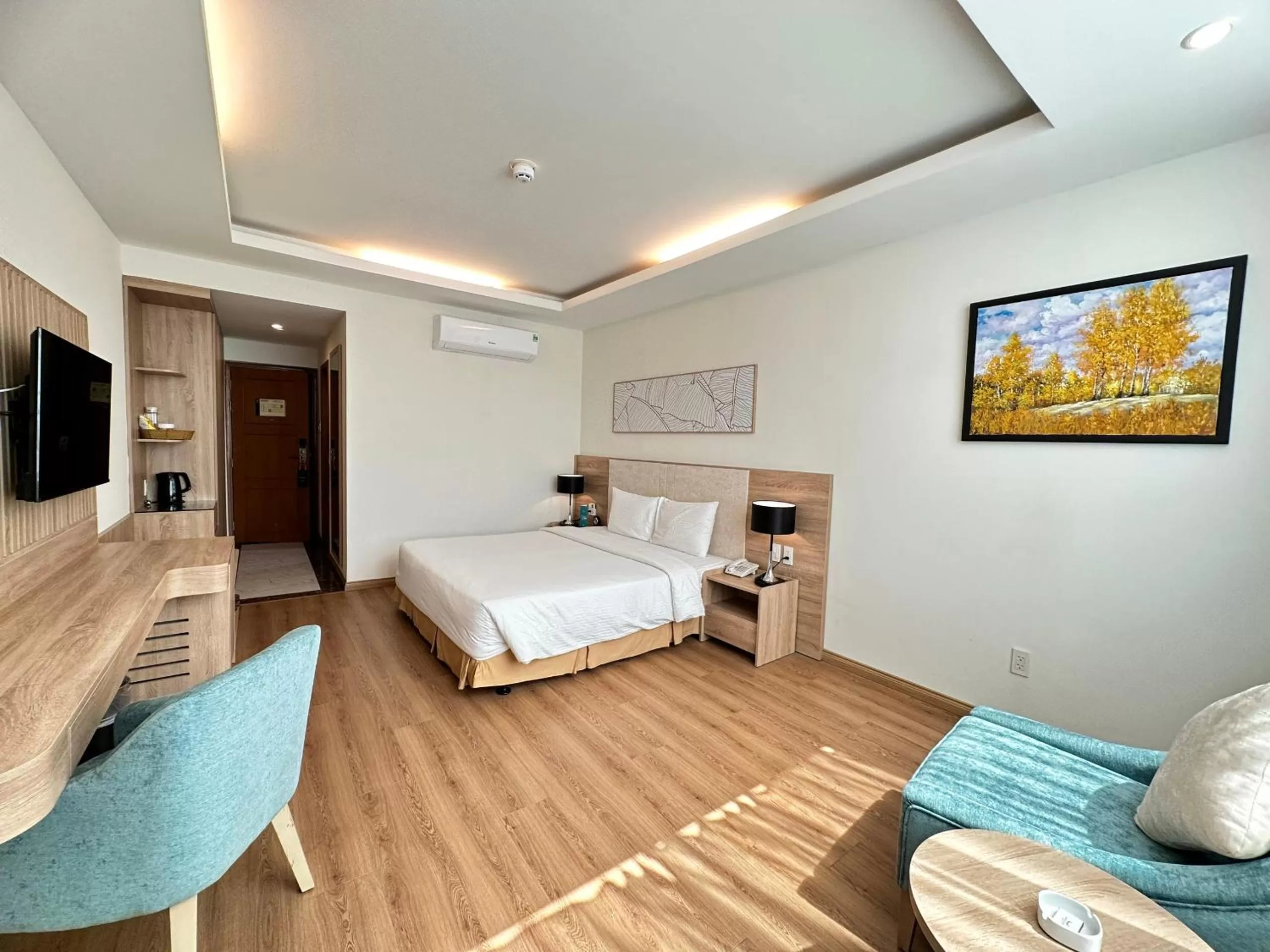 Photo of the whole room, Bed in Muong Thanh Holiday Vung Tau Hotel