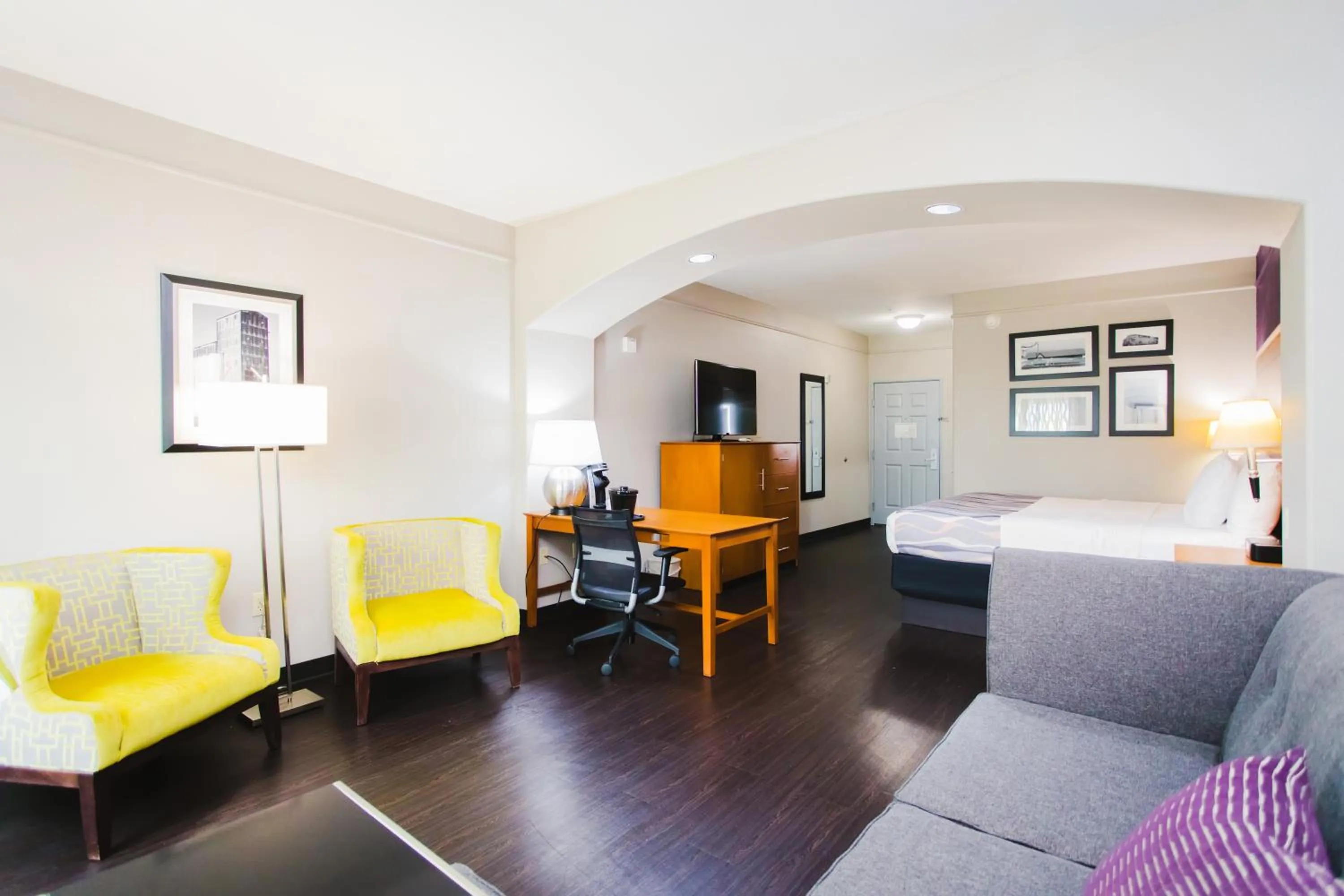 Living room in Palacio Royale Inn Signature Katy