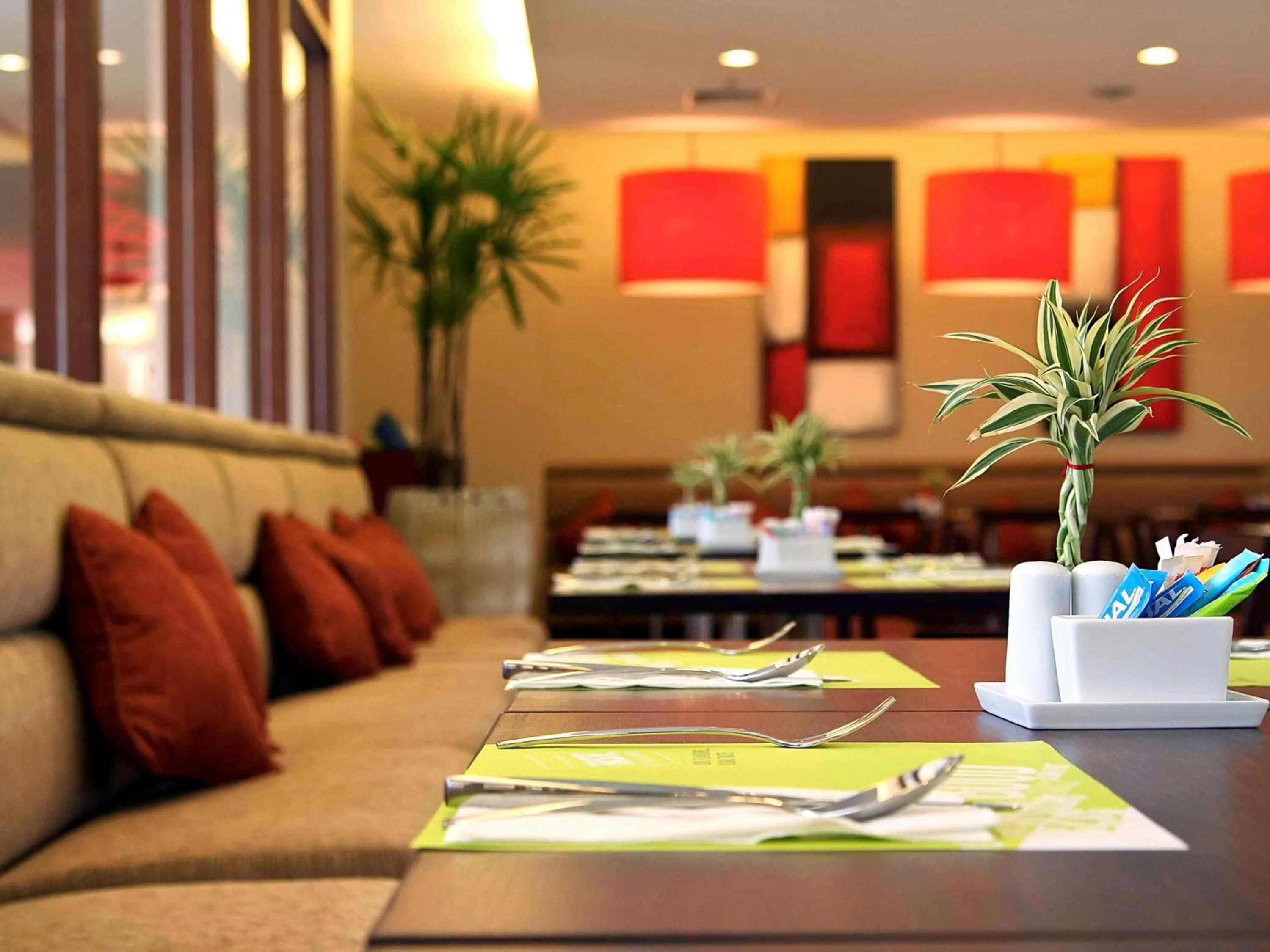 Restaurant/places to eat in Ibis Phuket Patong