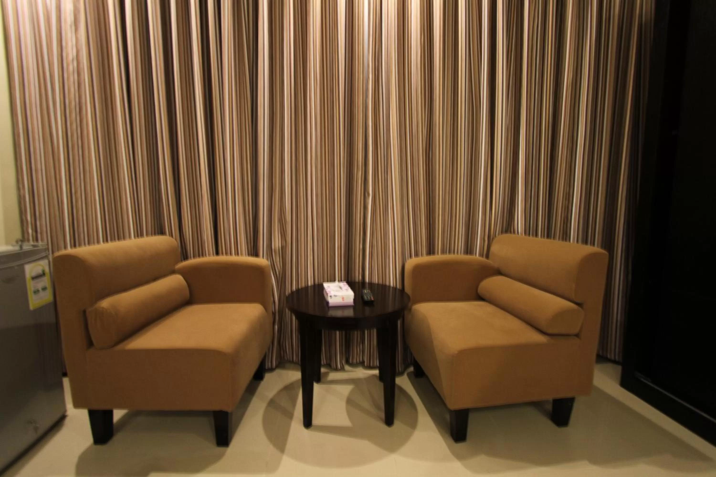 Other, Seating Area in Manazel Al Hamra Apartment 2