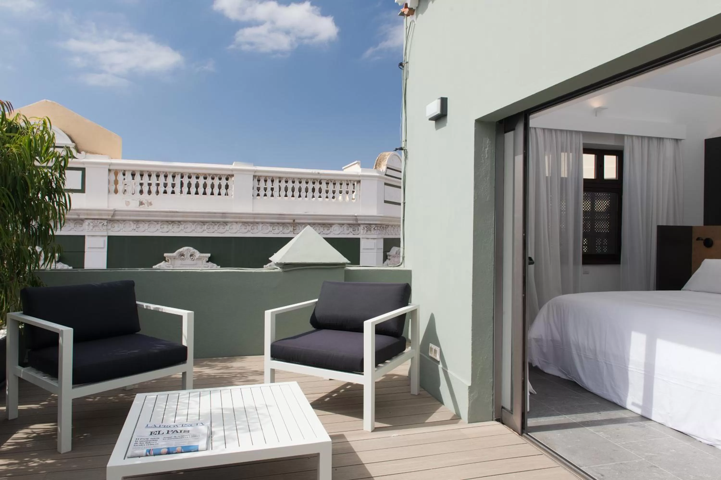 Balcony/Terrace, Bed in Suites 1478