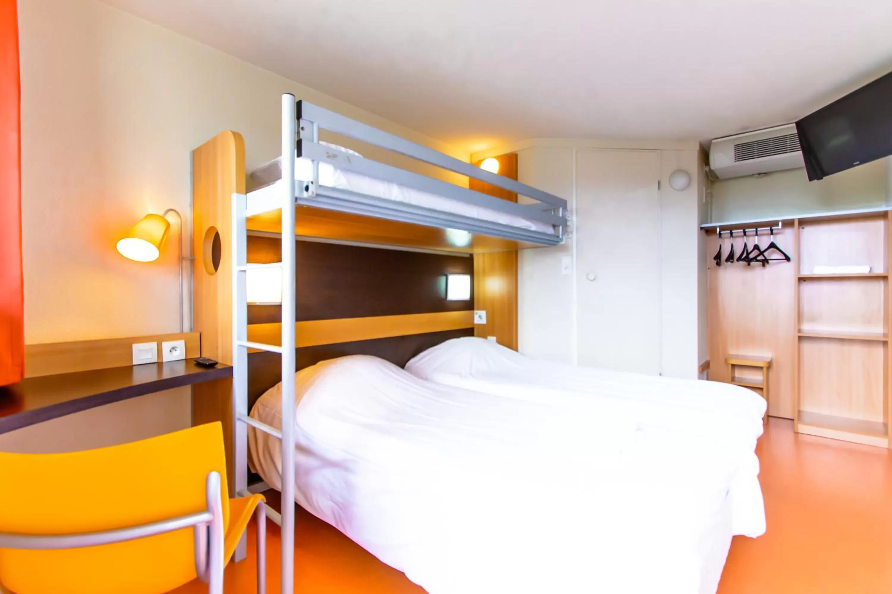 Bedroom, Bed in Premiere Classe Nevers Varennes Vauzelles