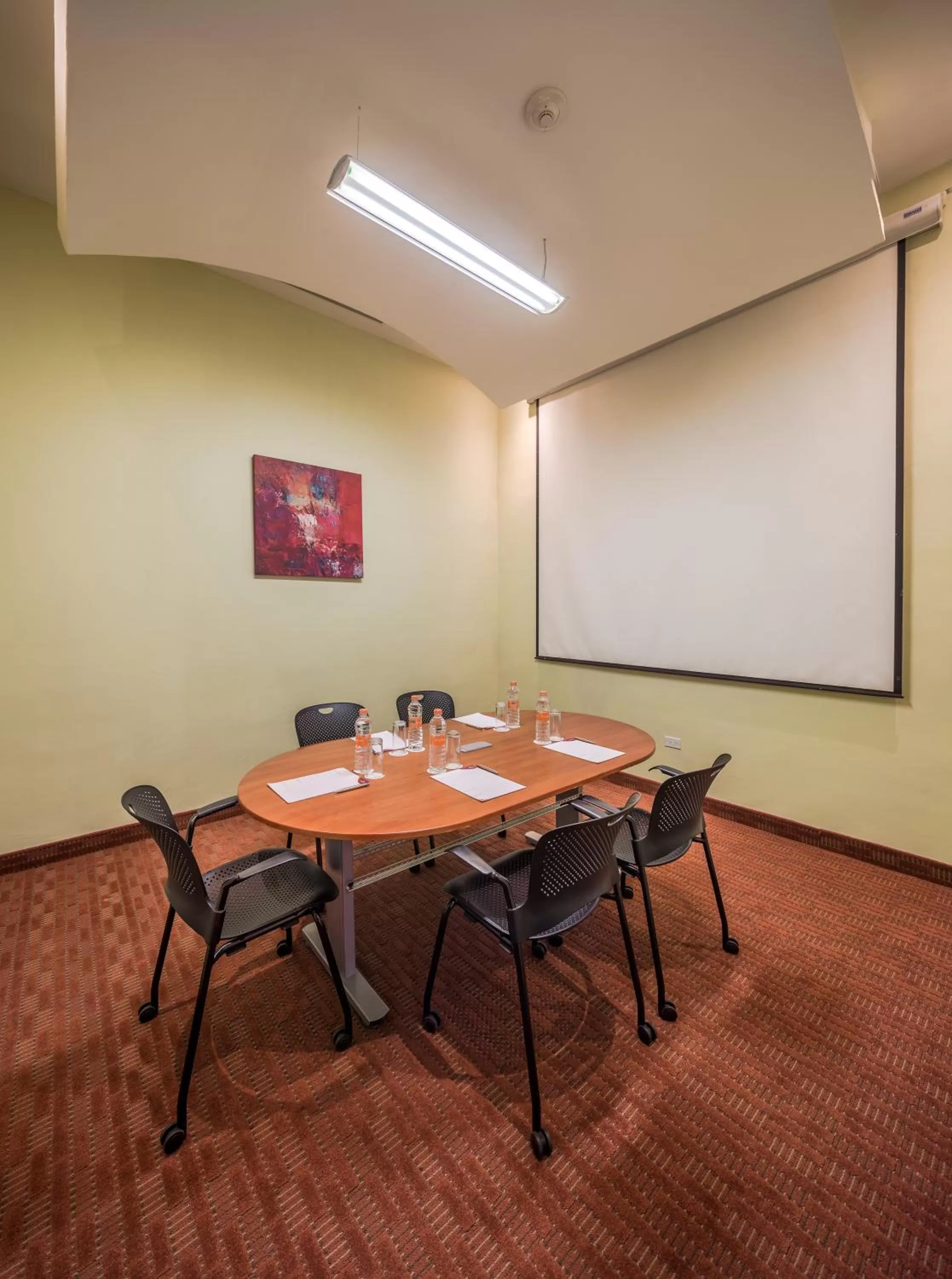 Meeting/conference room in Crowne Plaza Monterrey Aeropuerto by IHG