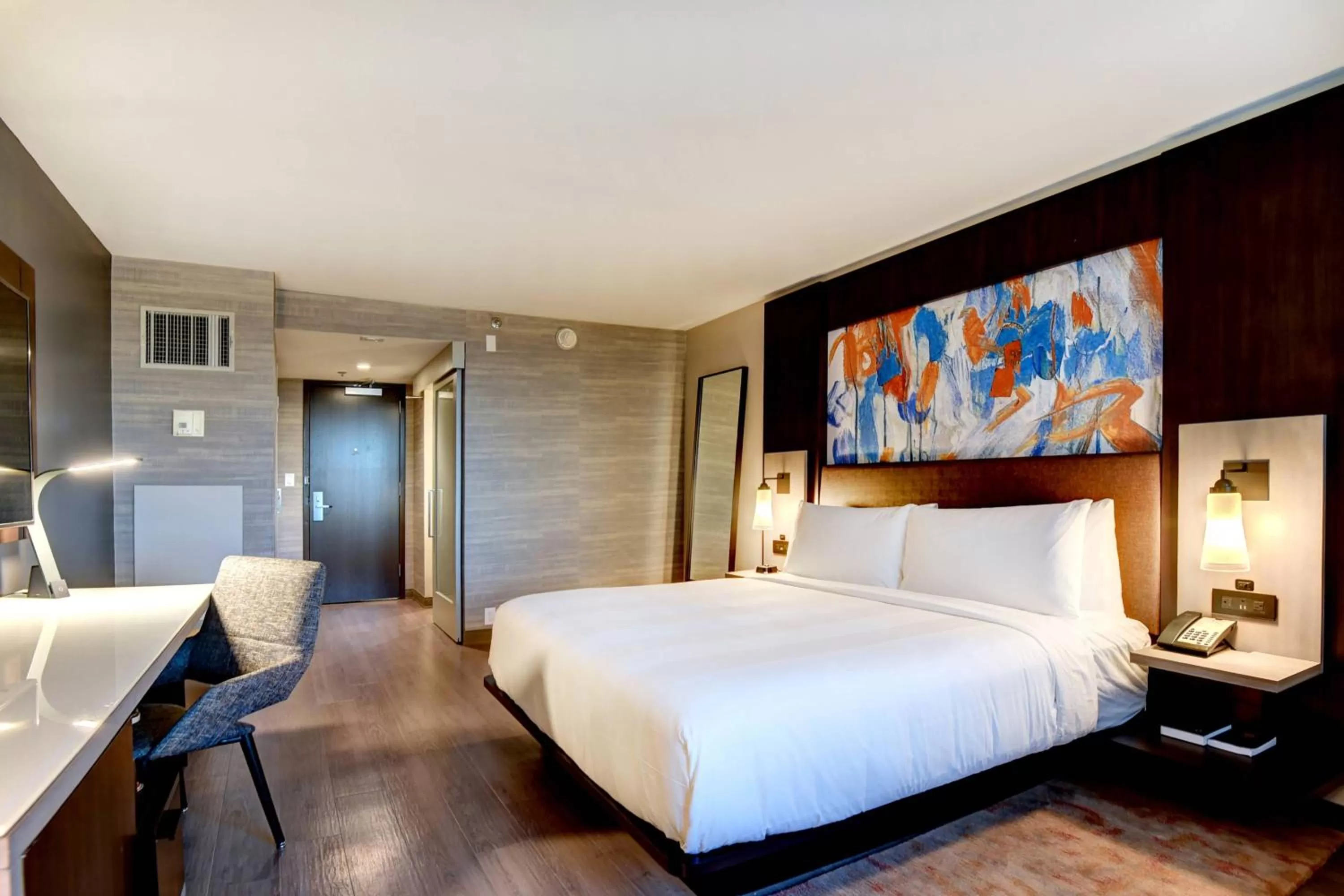 Photo of the whole room, Bed in Tulsa Marriott Southern Hills