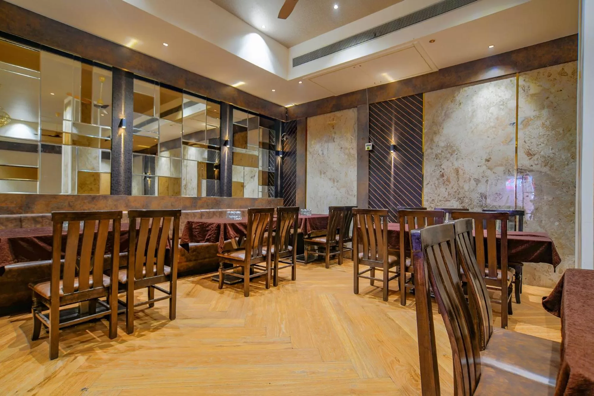 Restaurant/places to eat in FabHotel Pishori