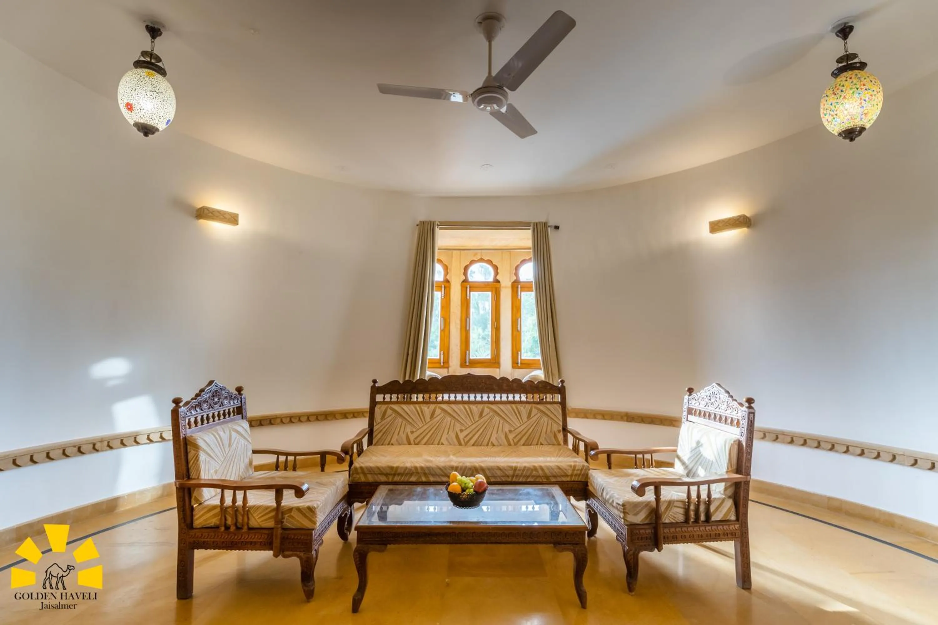 Bed in Hotel Golden Haveli