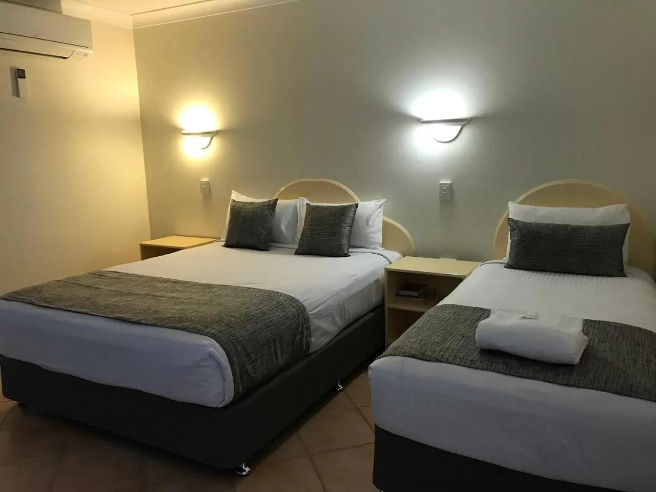 Bed in Rocky Gardens Motor Inn Rockhampton