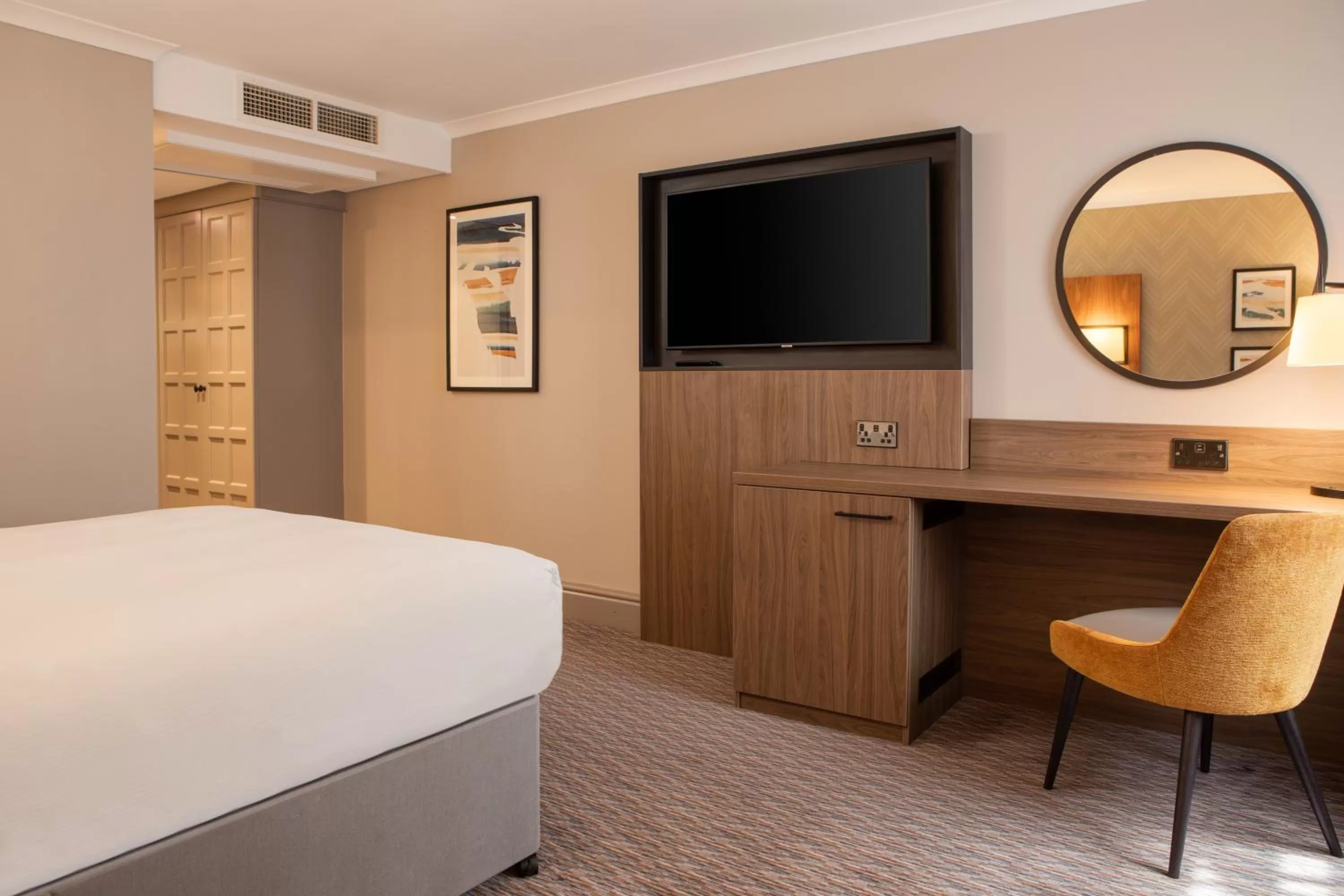 Guests, Bed in DoubleTree by Hilton Southampton