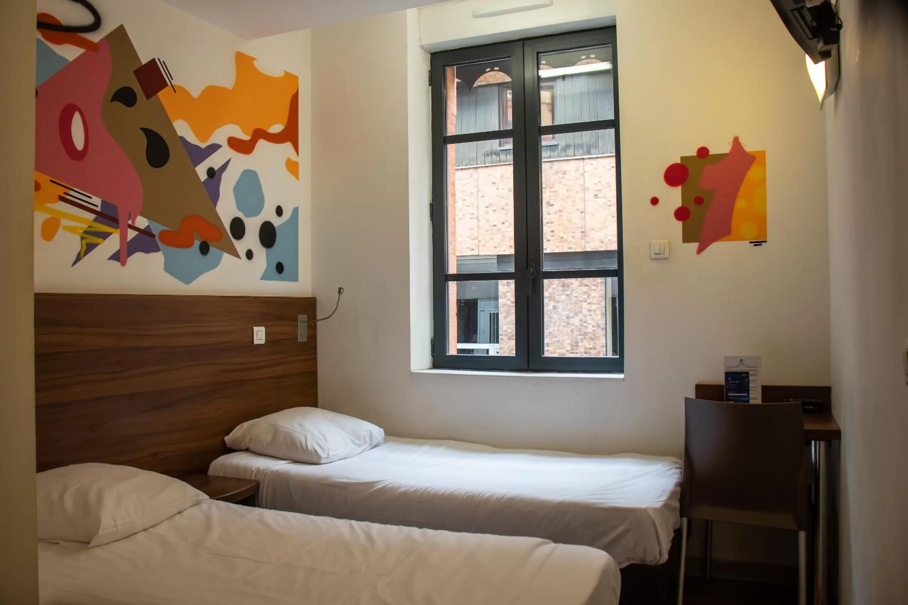 View (from property/room), Bed in Hôtel le Pastel