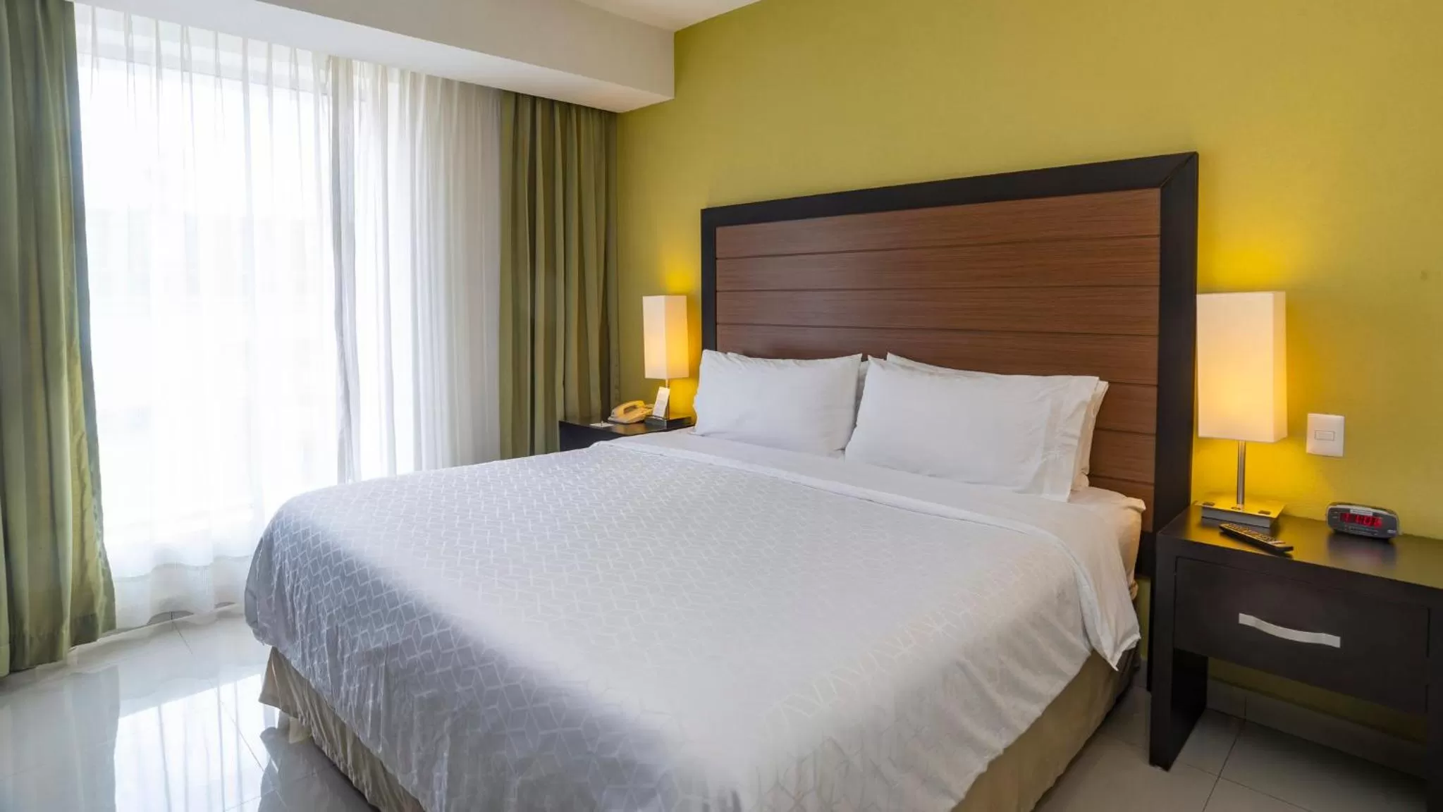 Photo of the whole room, Bed in Holiday Inn Express Xalapa by IHG