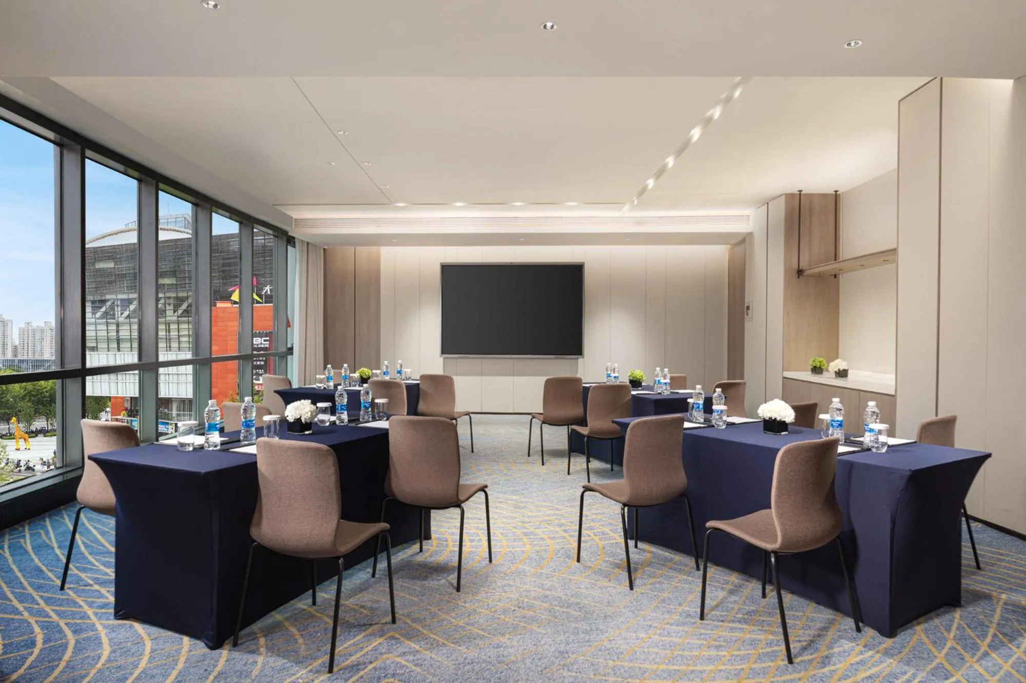 Meeting/conference room in HUALUXE Shanghai Changfeng Park - Park Lake View