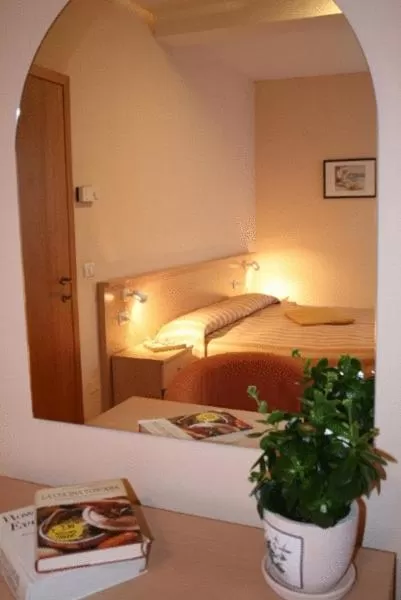 Photo of the whole room, Bed in Residenza San Giovanni